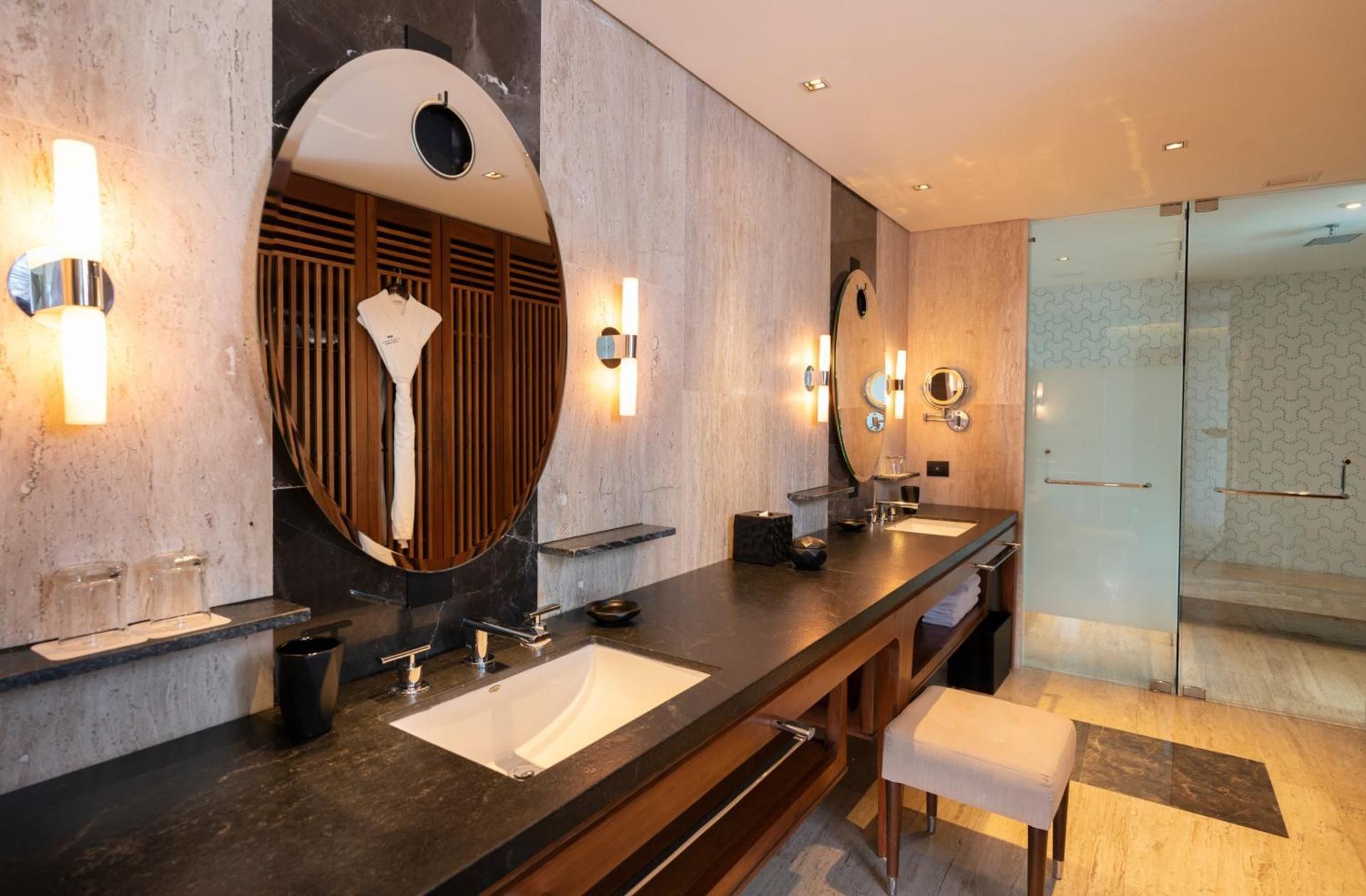 Urban Suite, Downtown House