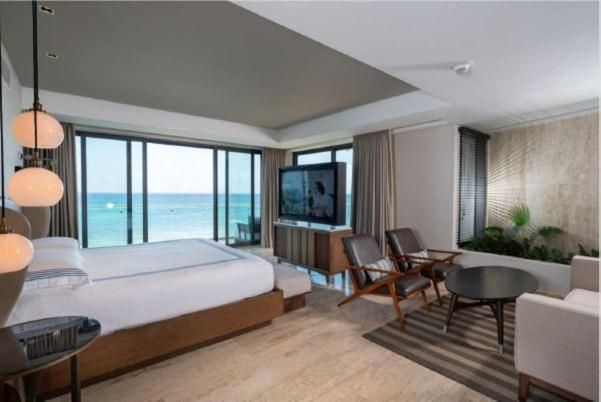 Panoramic Ocean Front Suite, Beach House