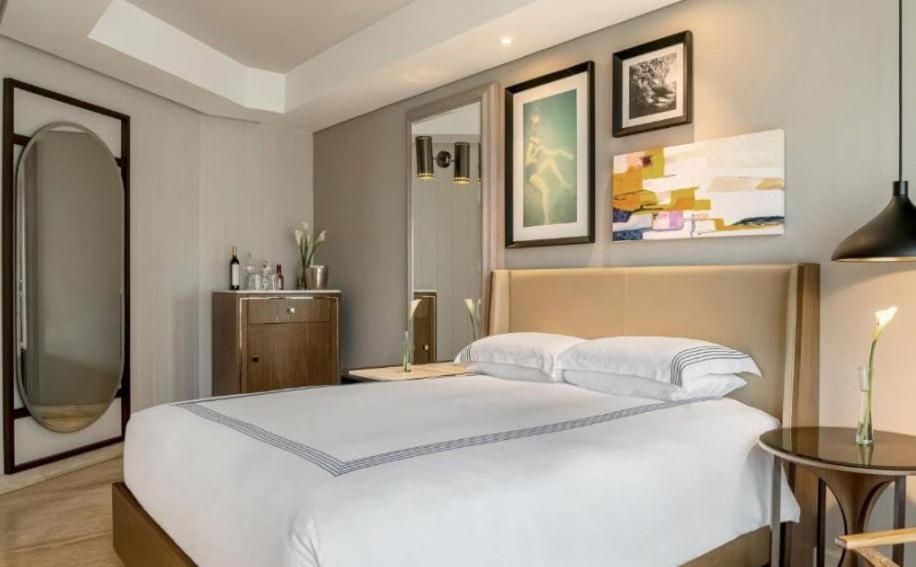 1 Queen Bed Downtown House