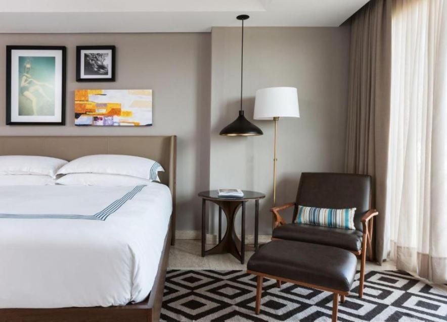 1 Queen Bed Downtown House