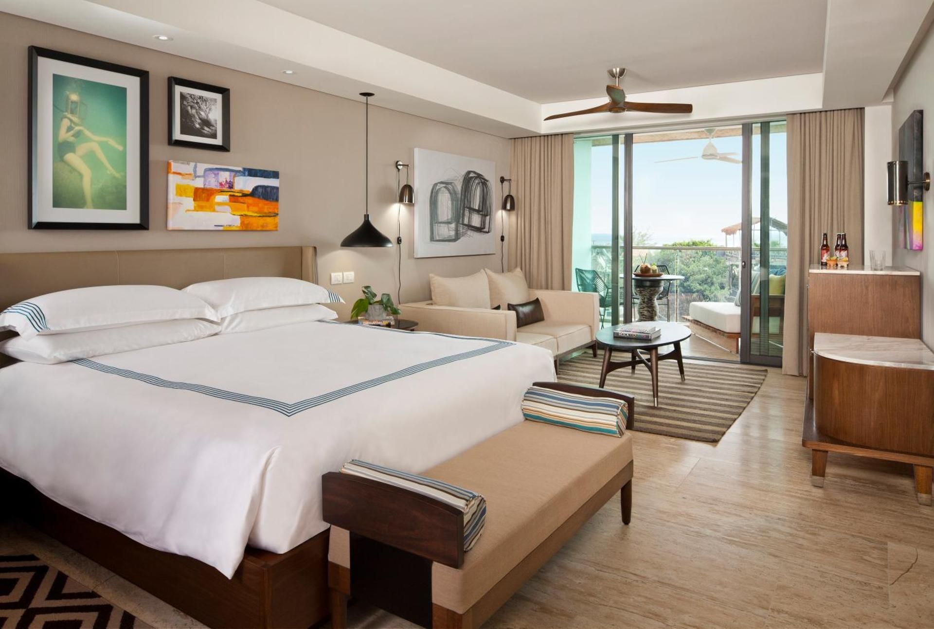 1 King Bed With Balcony Downtown House