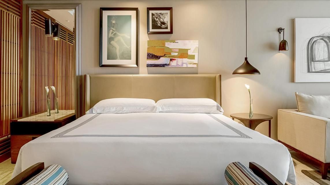 1 King Bed Accessible Roll-in Shower Downtown House