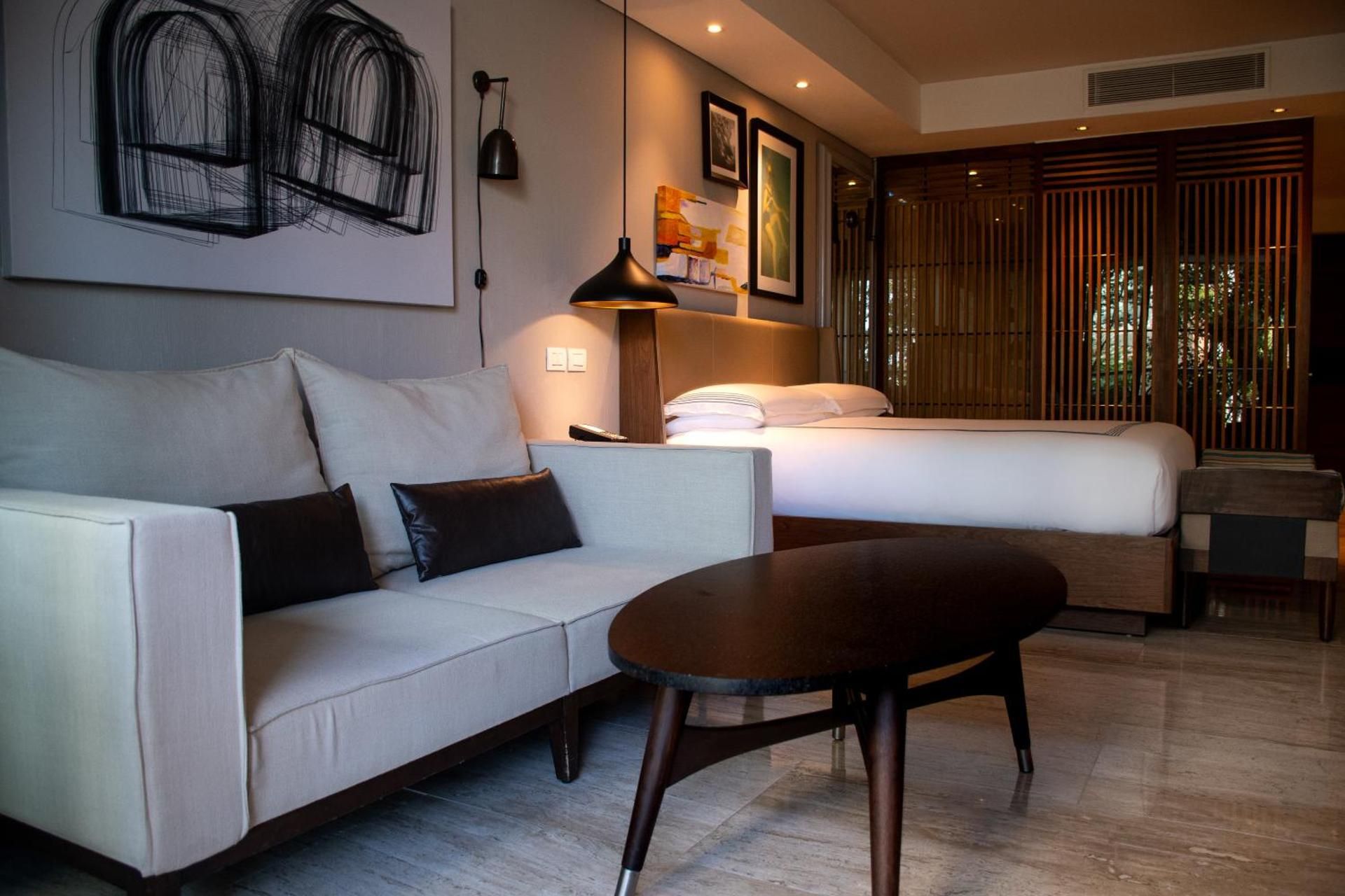 1 King Bed Pool View, Beach House
