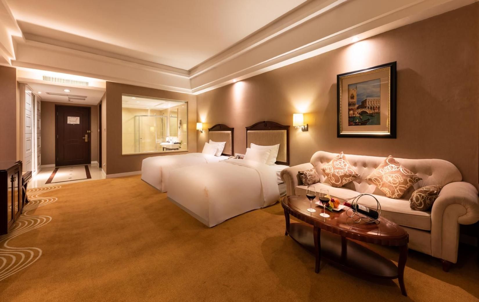 Deluxe Suite with Lake View