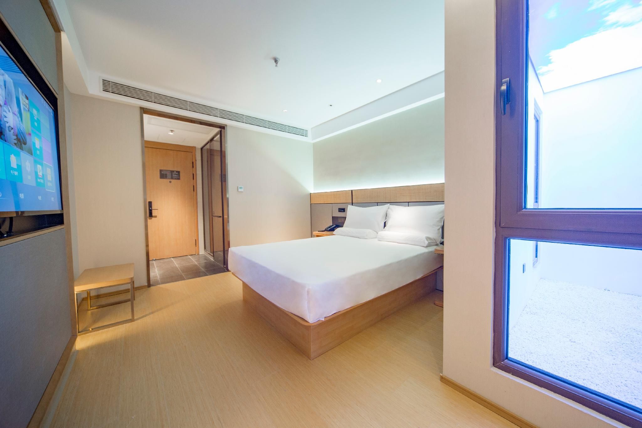 Huazhu - Room With Bed