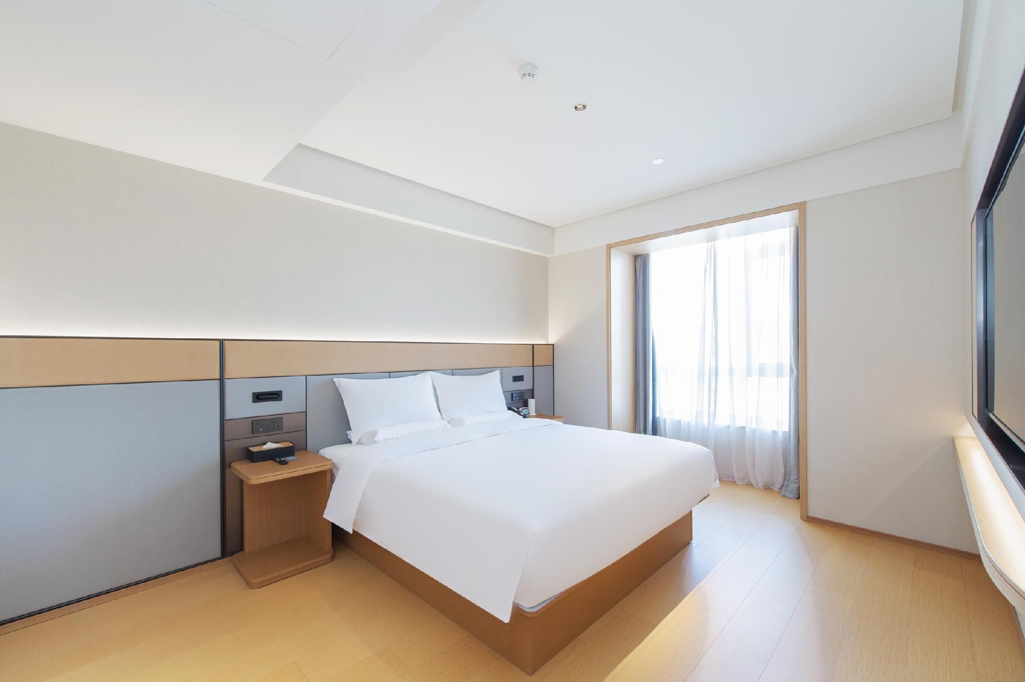 Huazhu - Suite With Twin Bed
