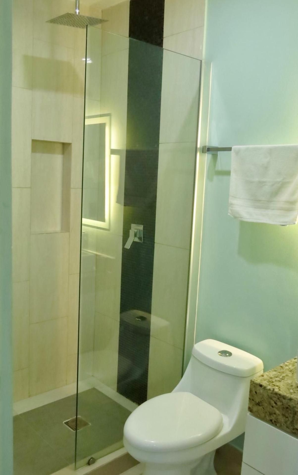 Palmarena Rooms & Residences - Long Stay Comfort with Parking, Sauna, Gym & Pool - Steps from 5th Av King Studio with Sofa Bed