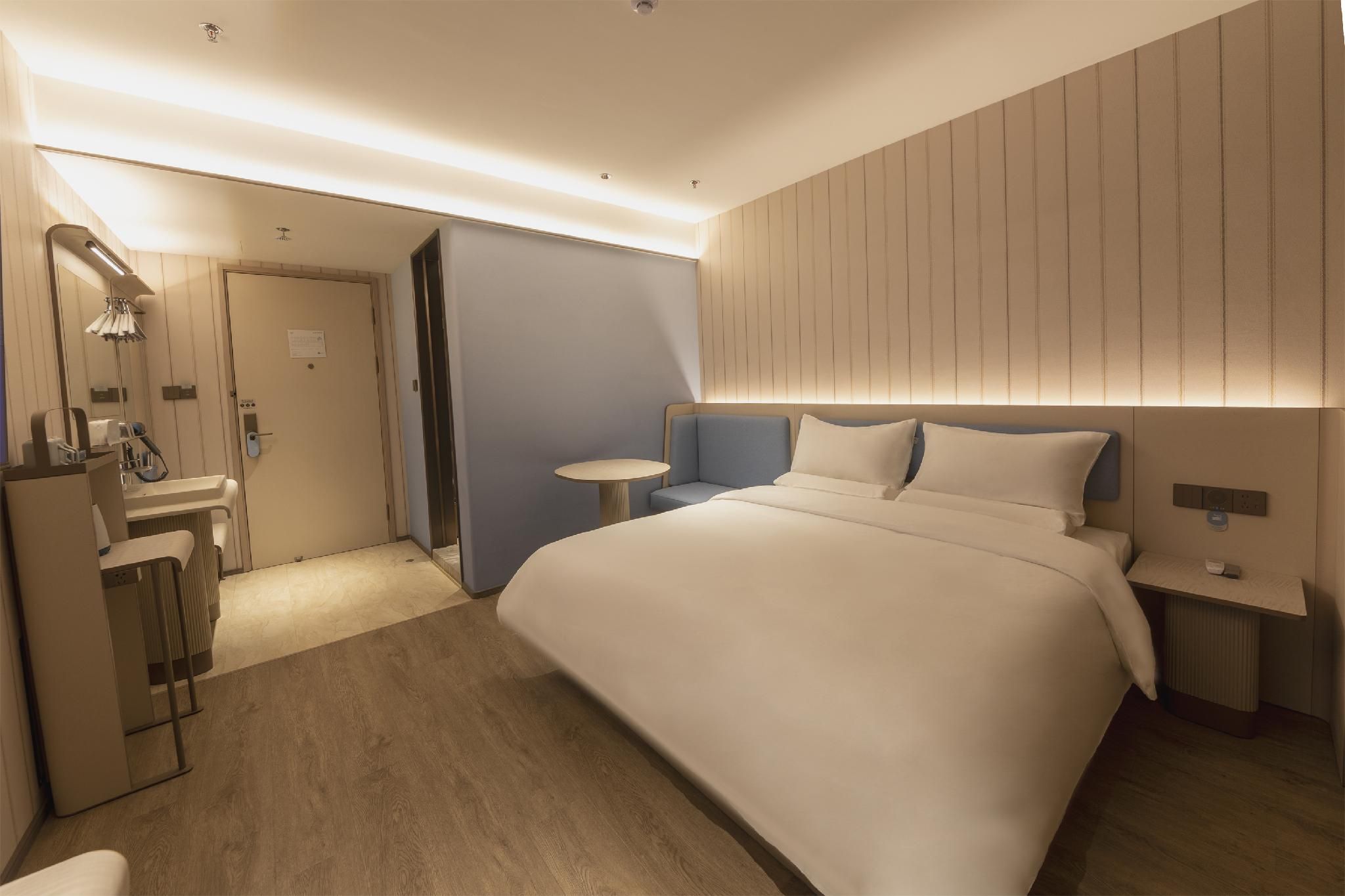 Business Queen Bed Room