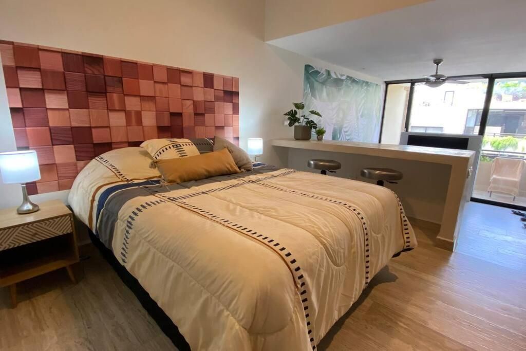 Deluxe Studio