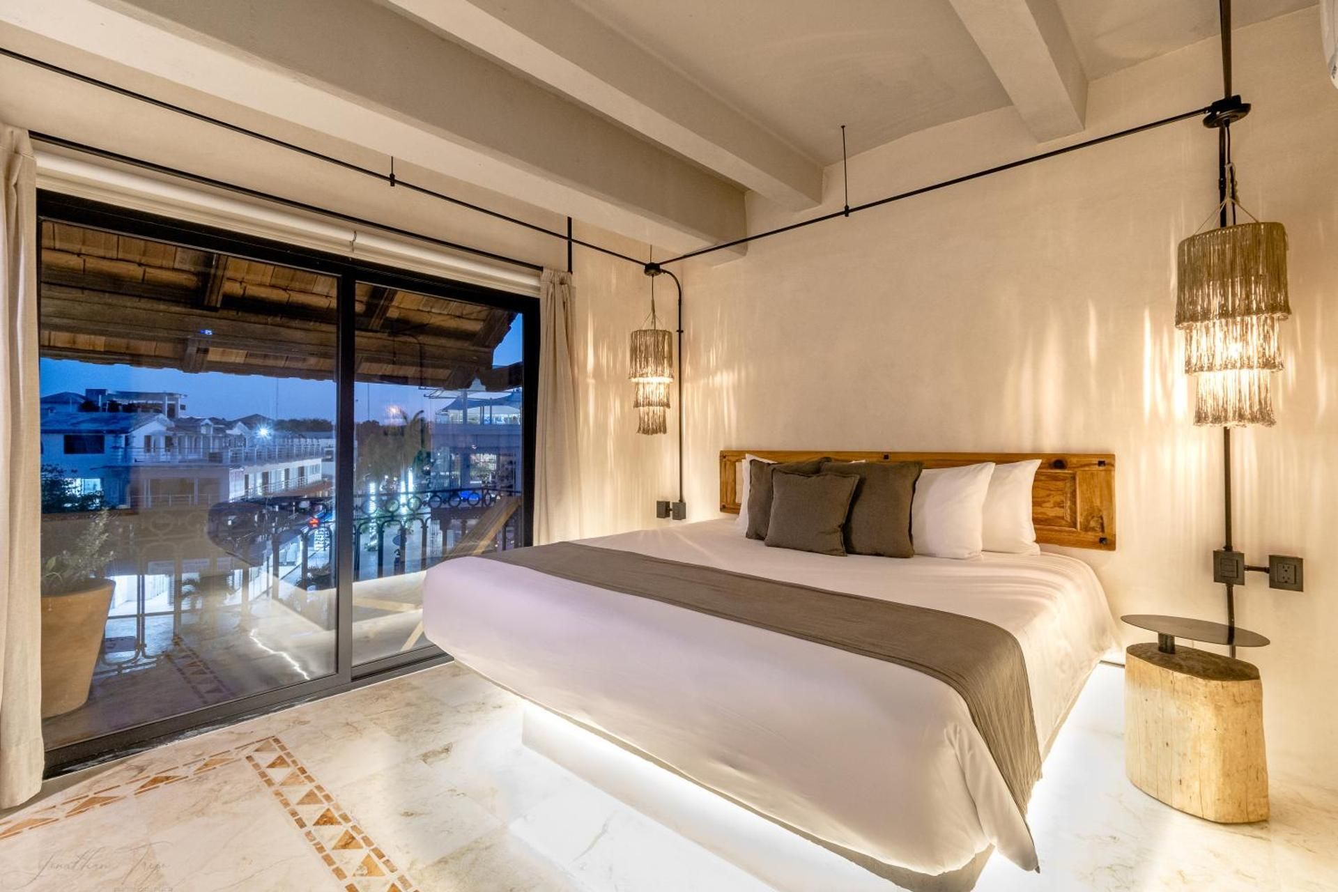 Deluxe Suite with Spa Bath
