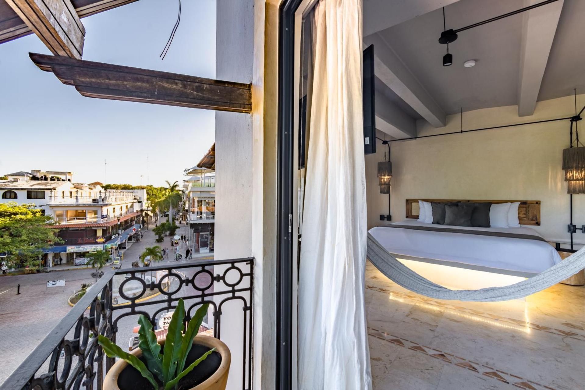 Master Suite with Jacuzzi, Balcony and City Views