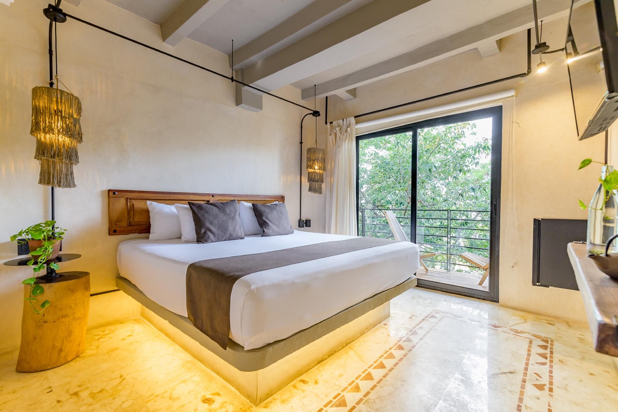 Master Suite with King Bed