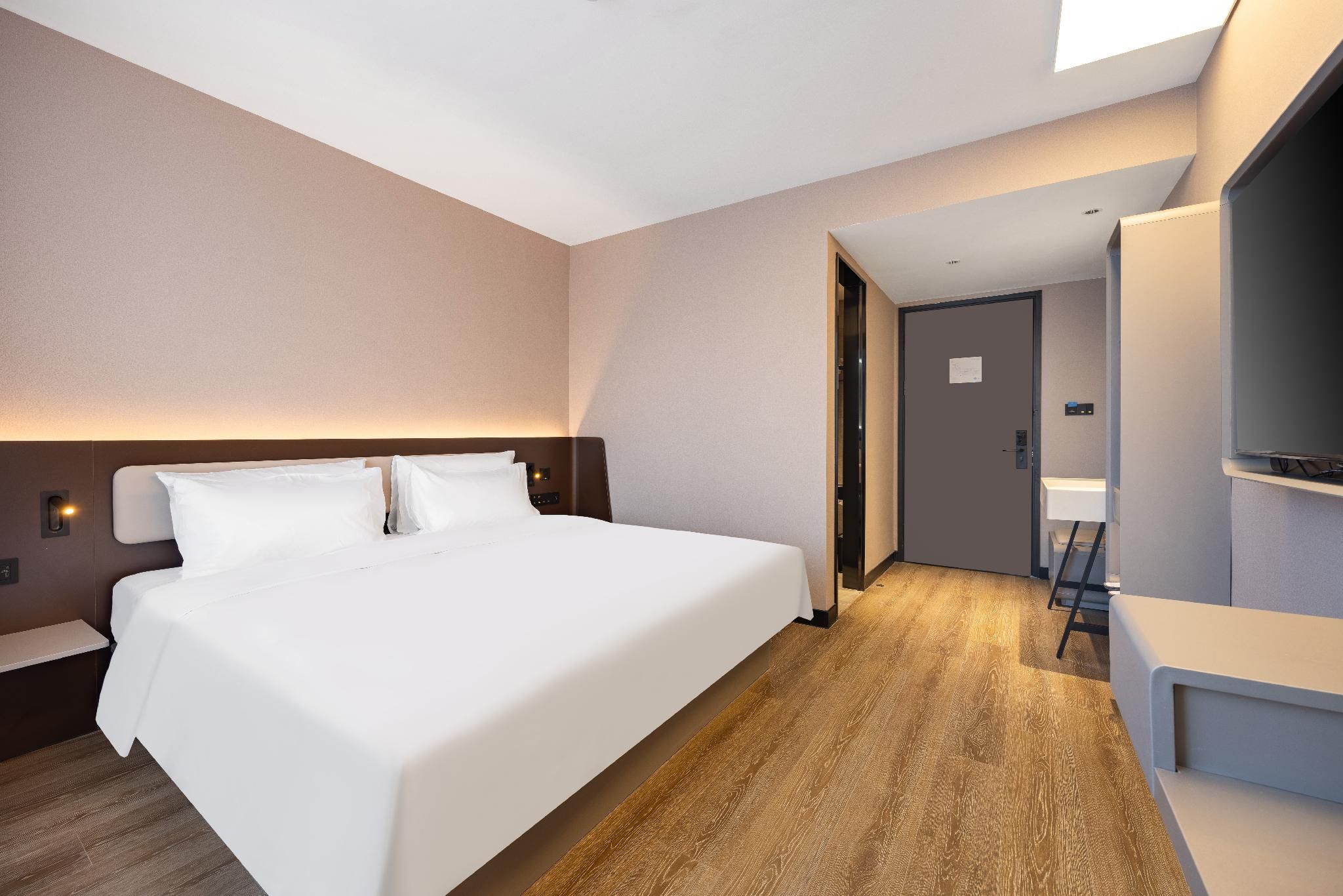 Huazhu - Room With Bed