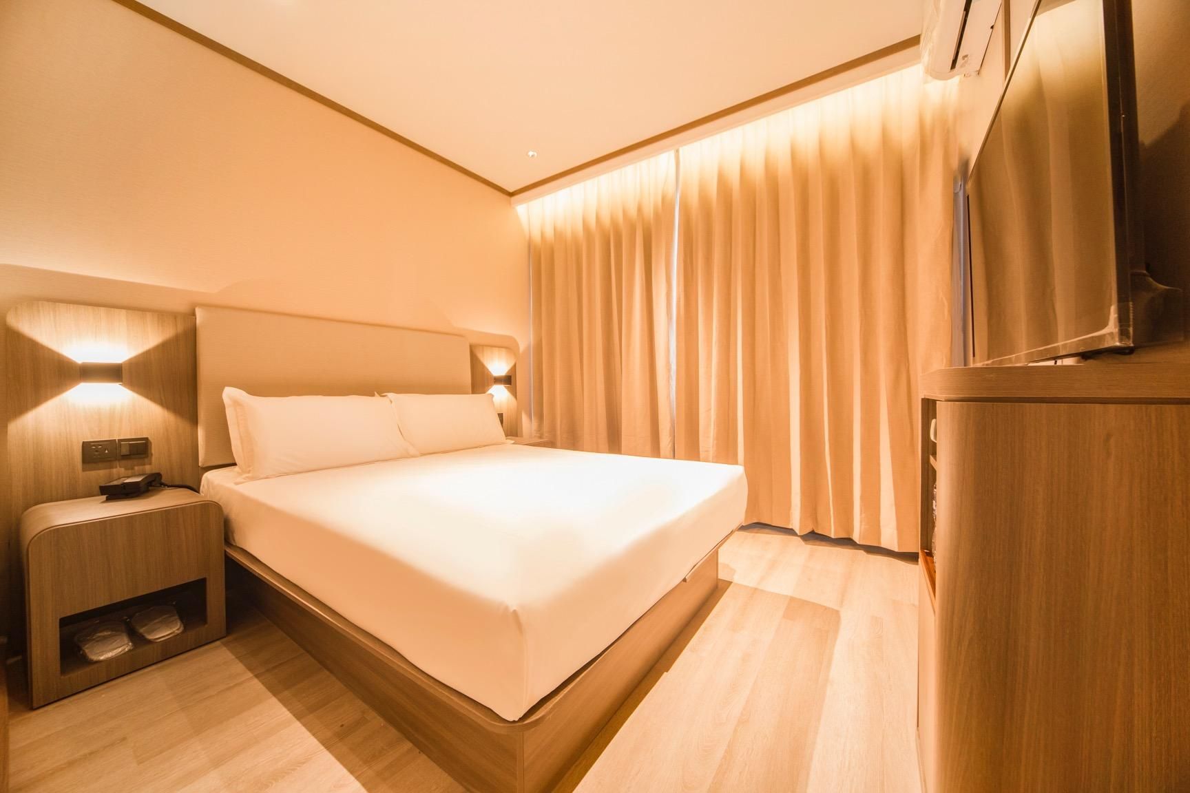 Huazhu - Room With Bed