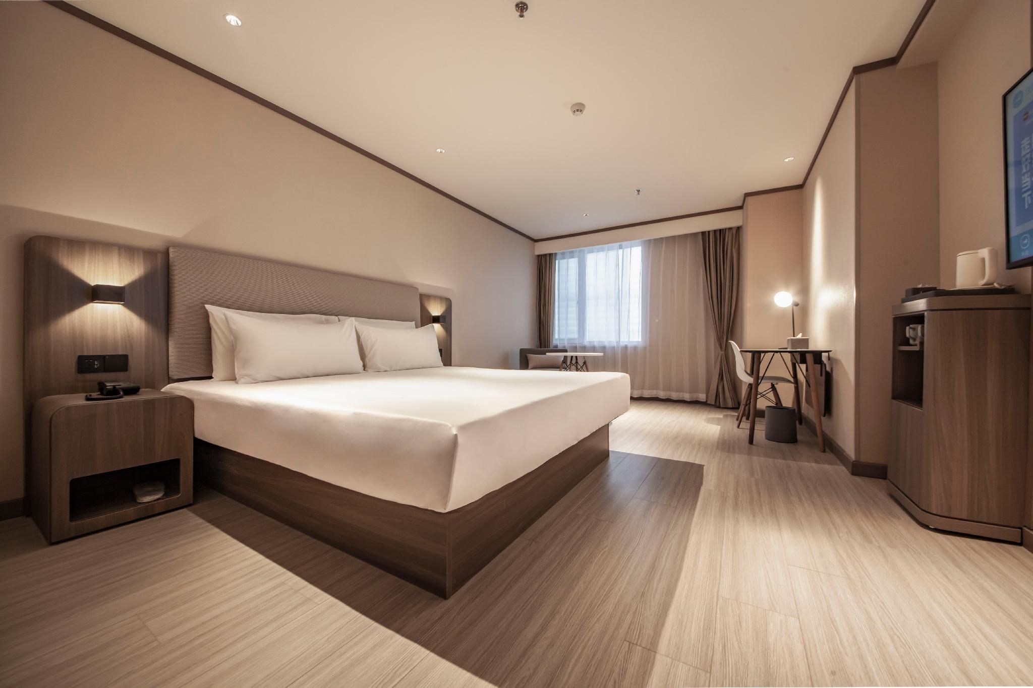 Business Queen Bed Room