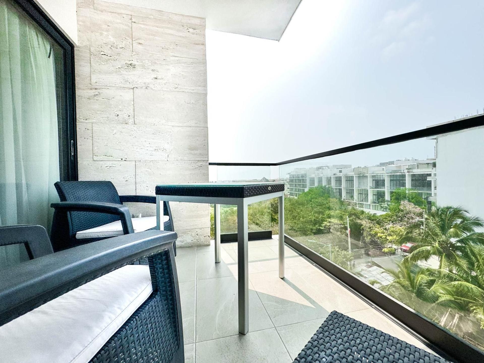 Deluxe Suite with View