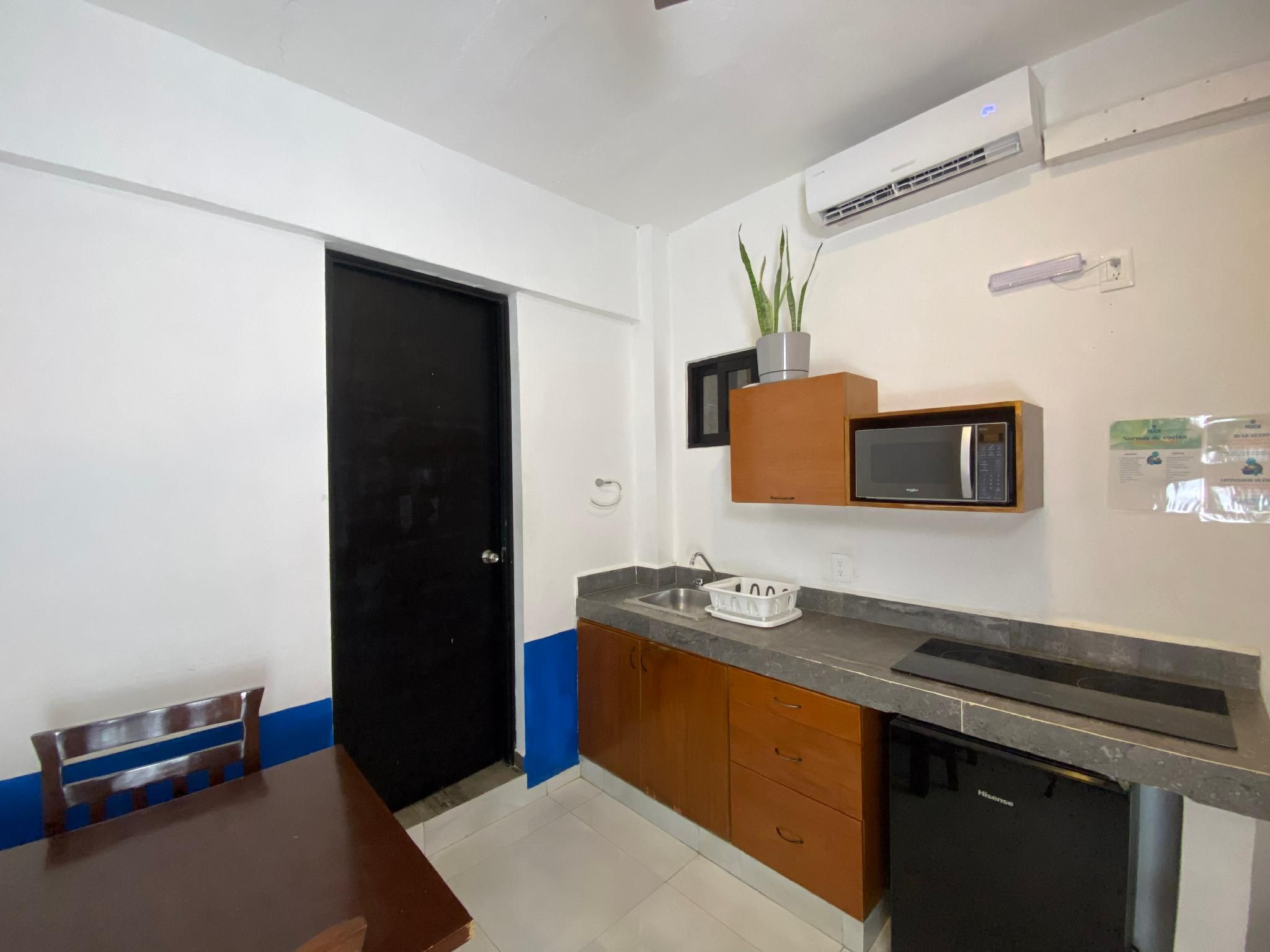 Maui Hostel 6 People in 6-Bed Dormitory with En-Suite - Mixed 3