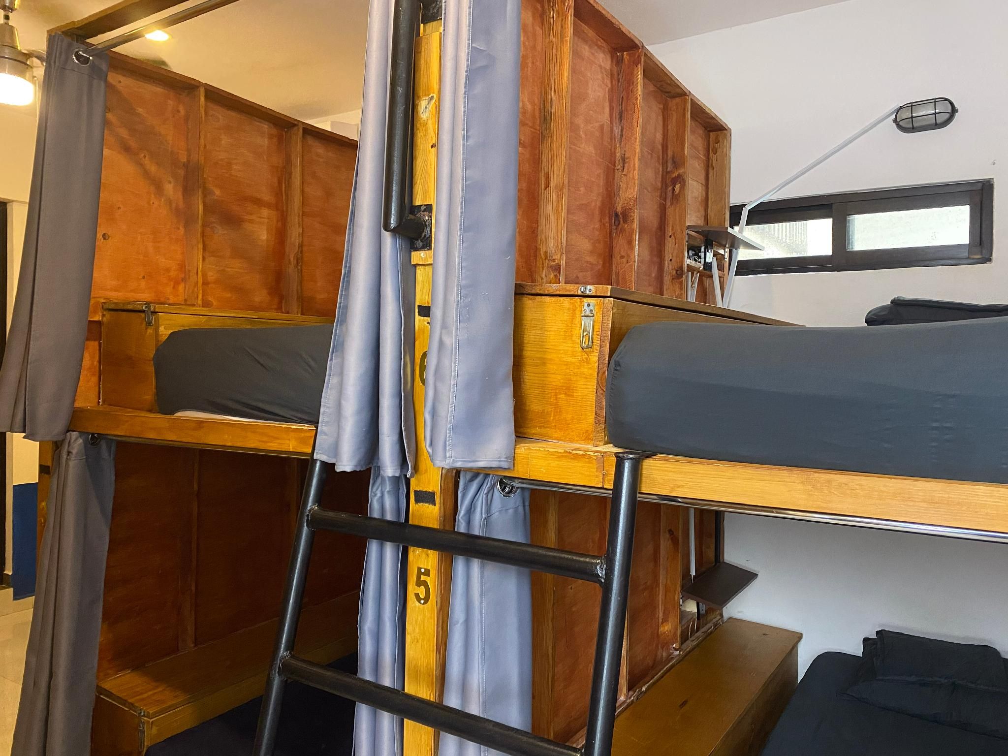 6 People in 6-Bed Dormitory with En-Suite - Mixed