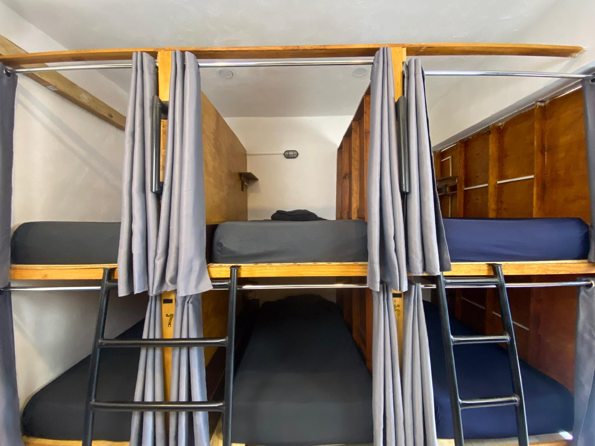 8 Bed Mixed Community Dorm