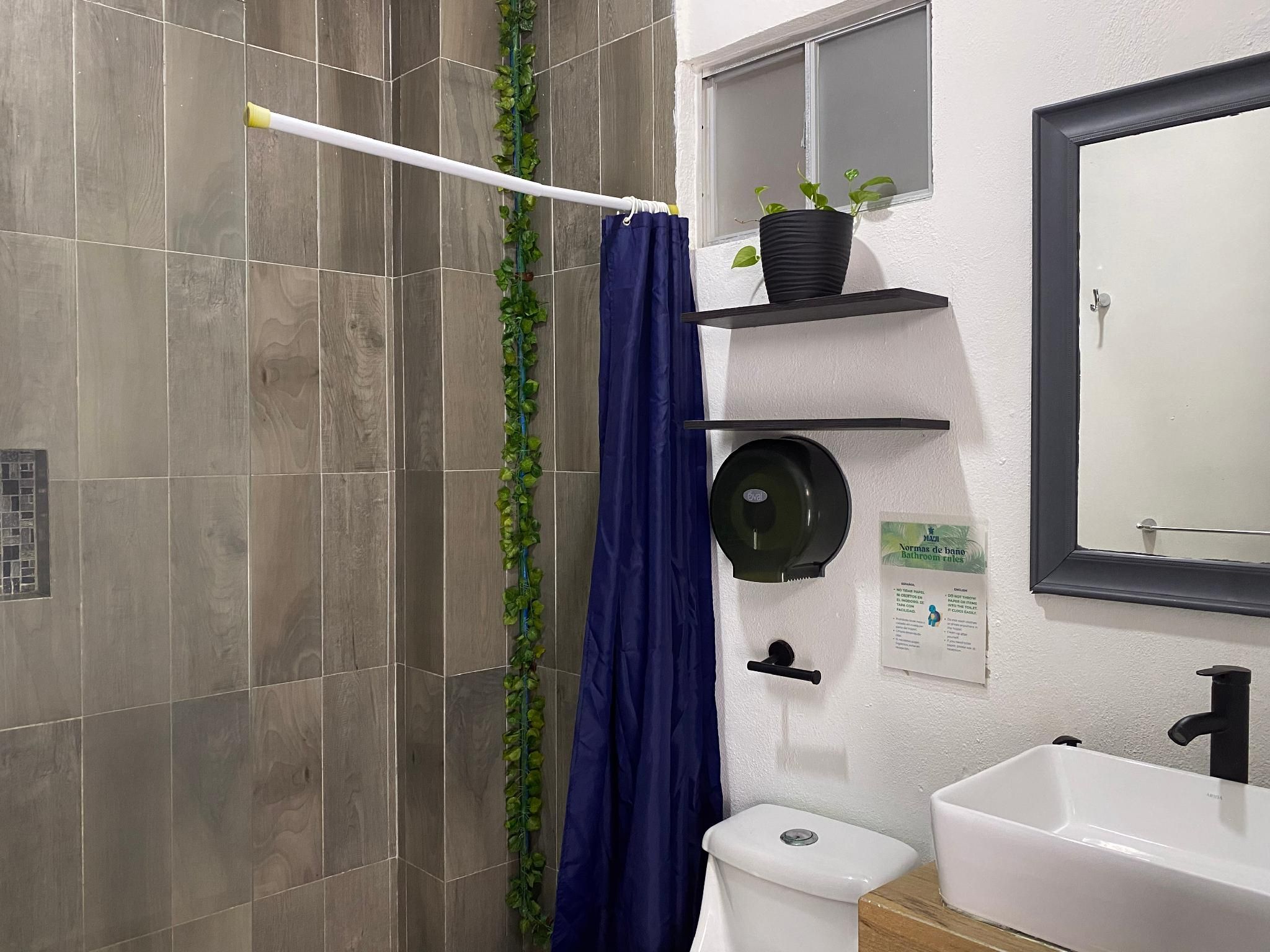 Maui Hostel 6 People in 6-Bed Dormitory with En-Suite - Mixed 2