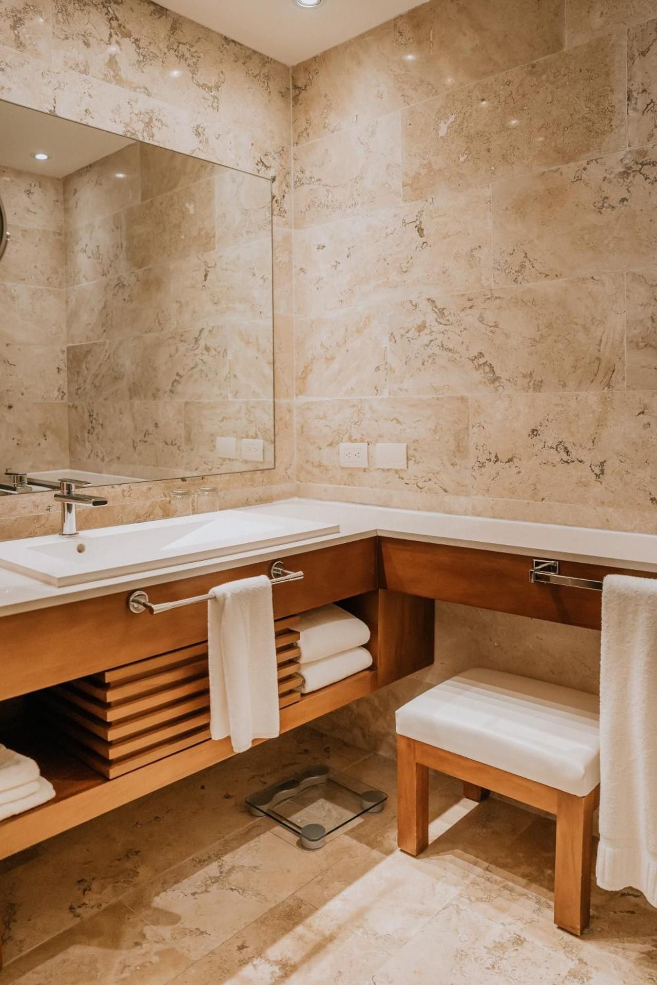 Deluxe Junior Suite, Partial Ocean View