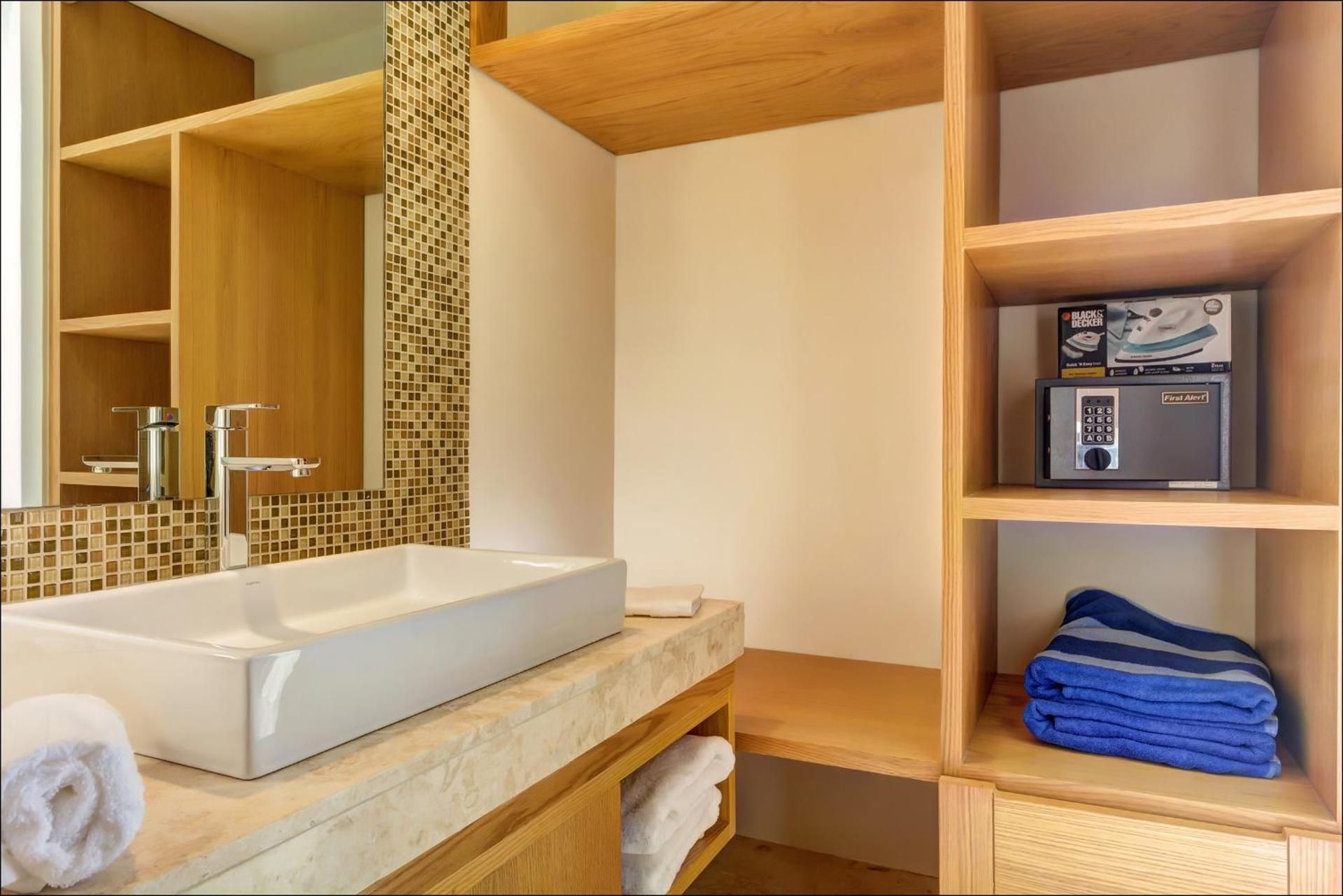 2 Bedroom Condo with Balcony