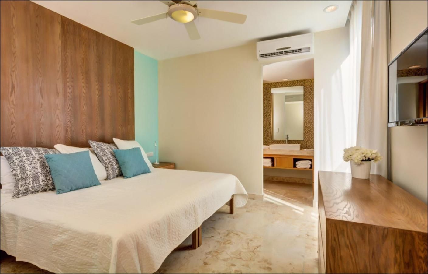2 Bedroom Condo with Balcony