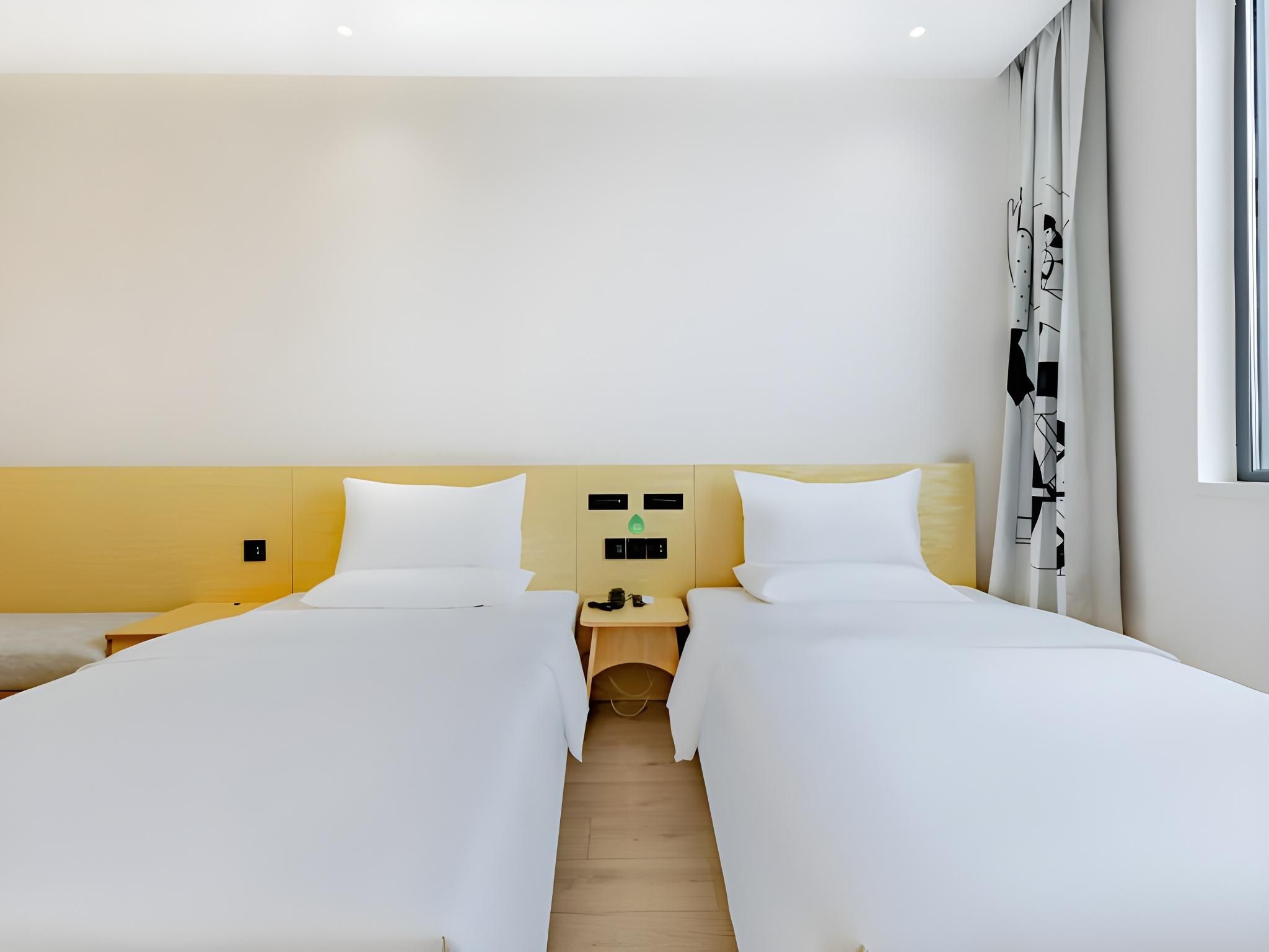 Twin Bed Room