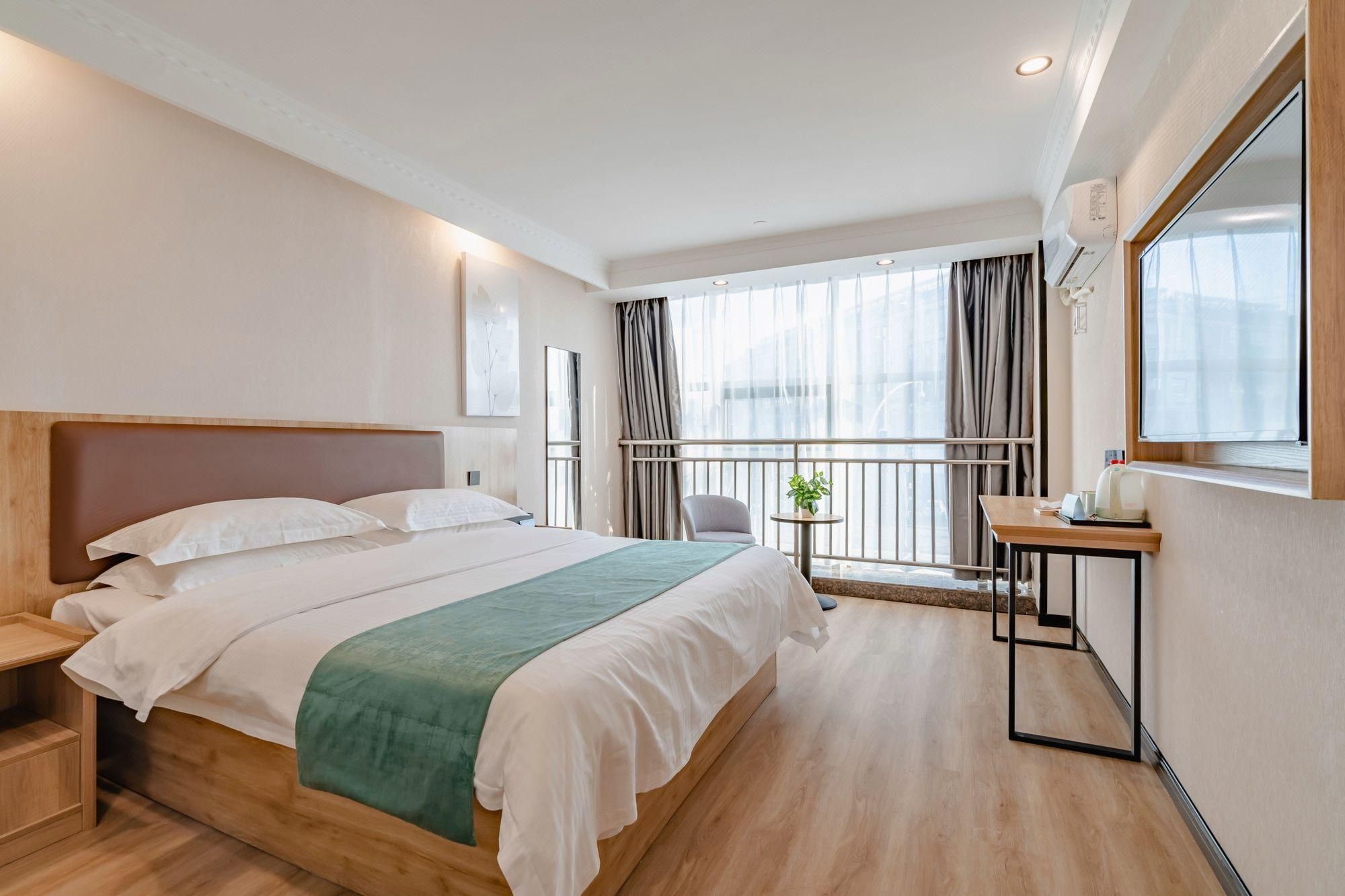 Hotel Queen Room