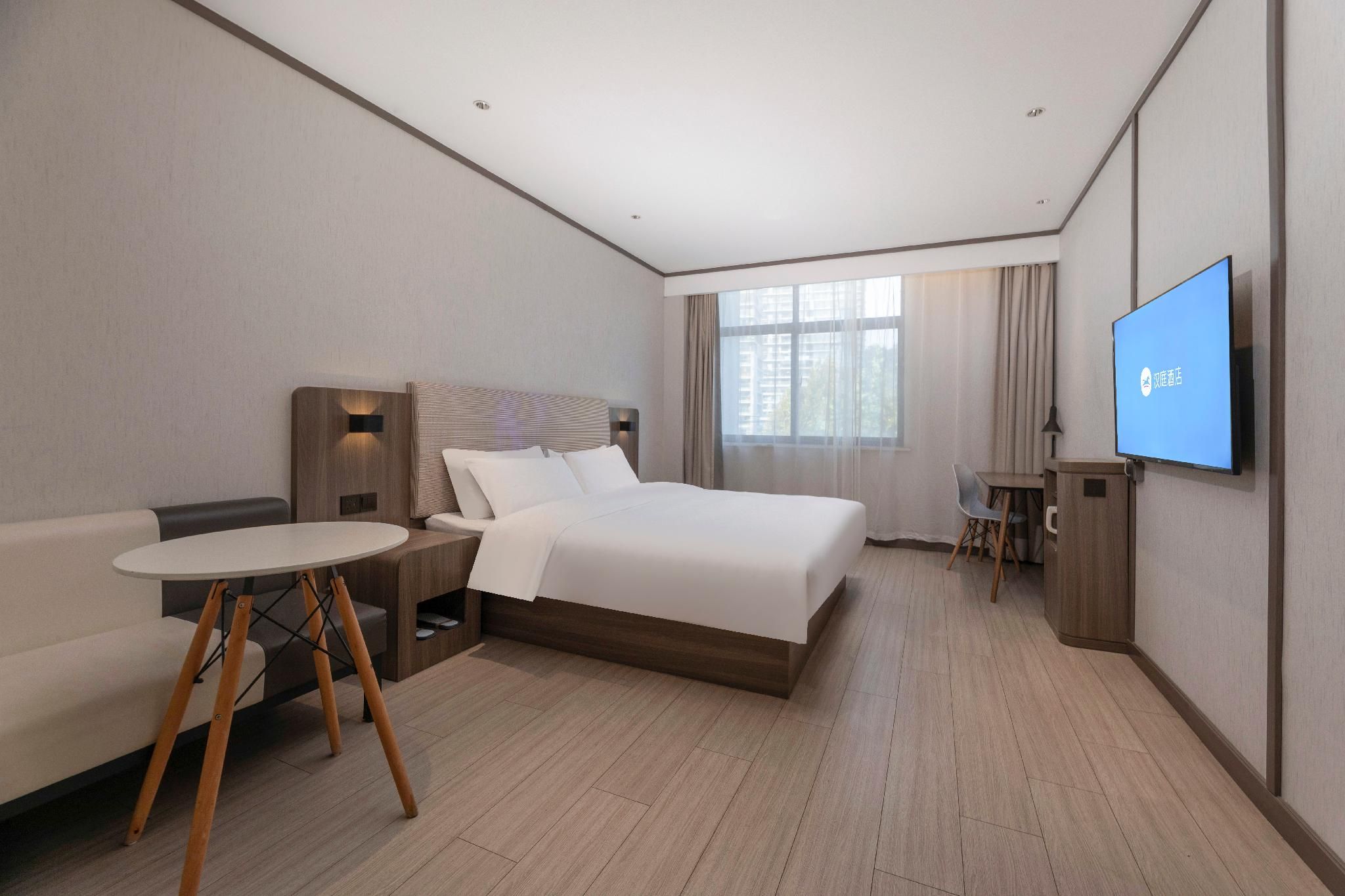Queen Superior Room