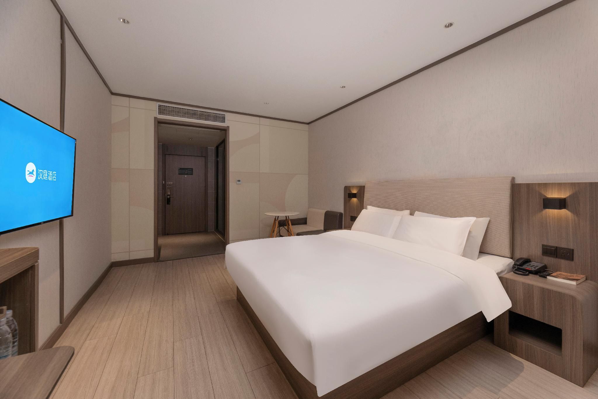 Queen Superior Room