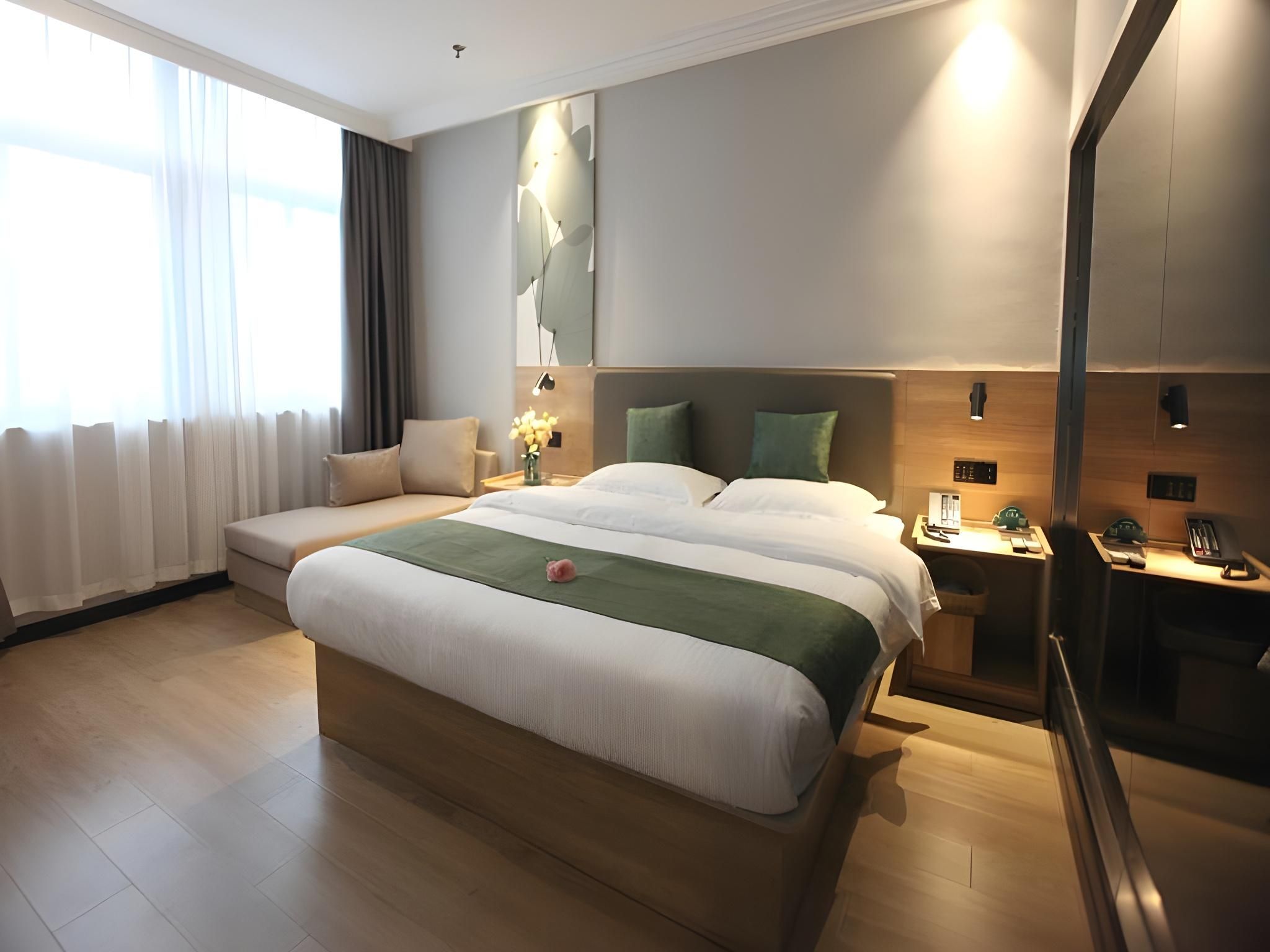 Queen Deluxe Room