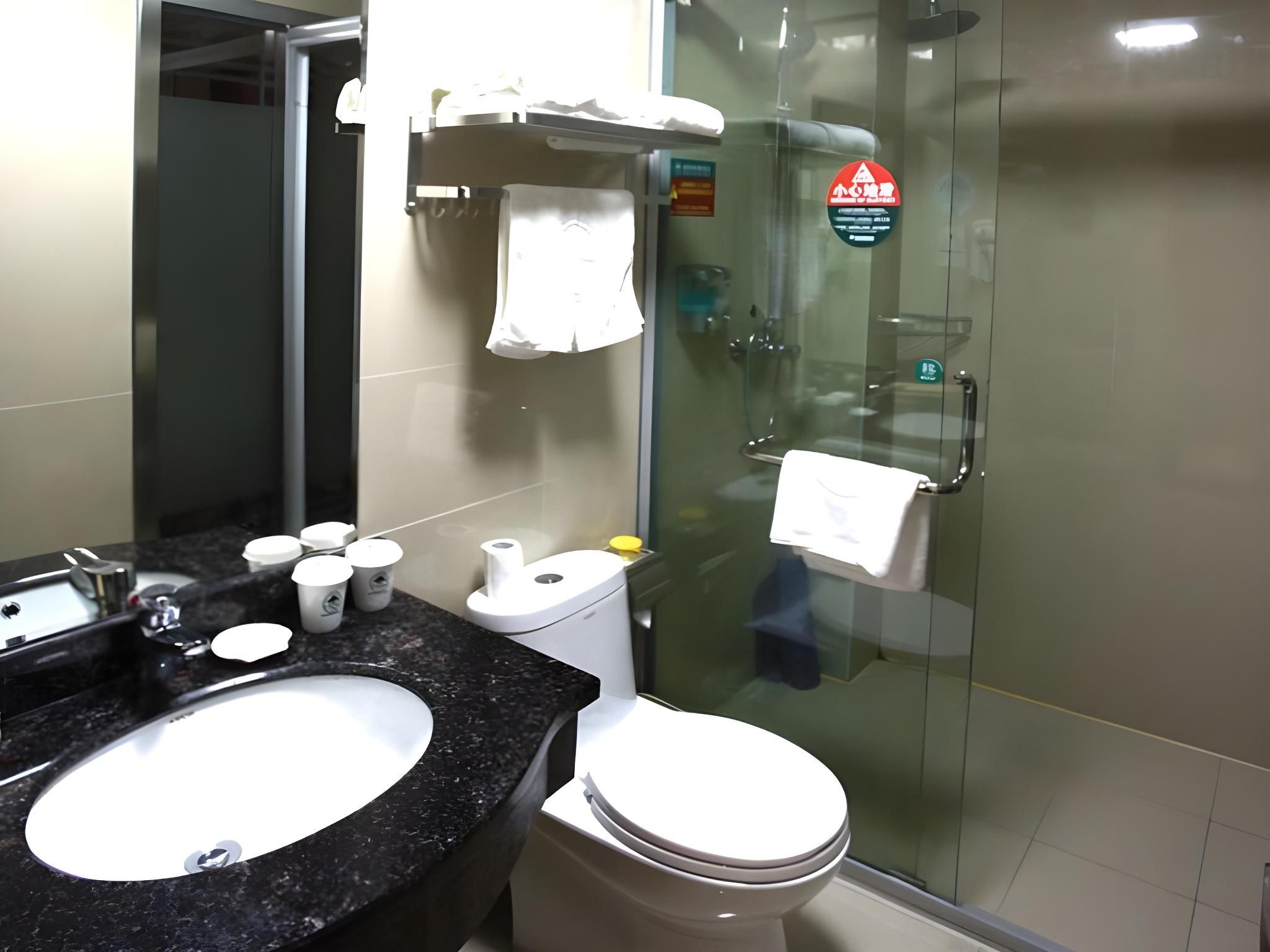 Hotel Queen Room