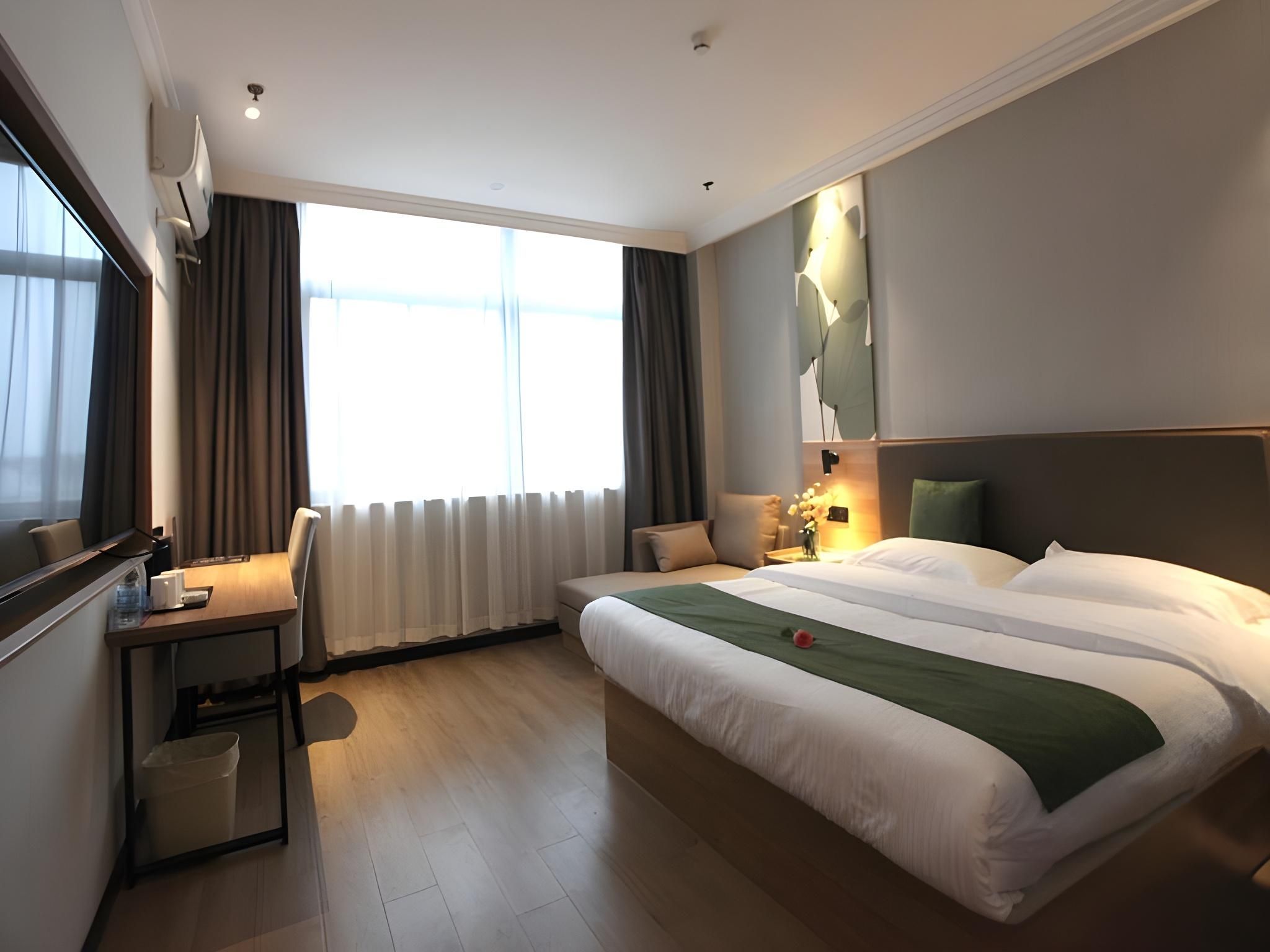 Queen Deluxe Room