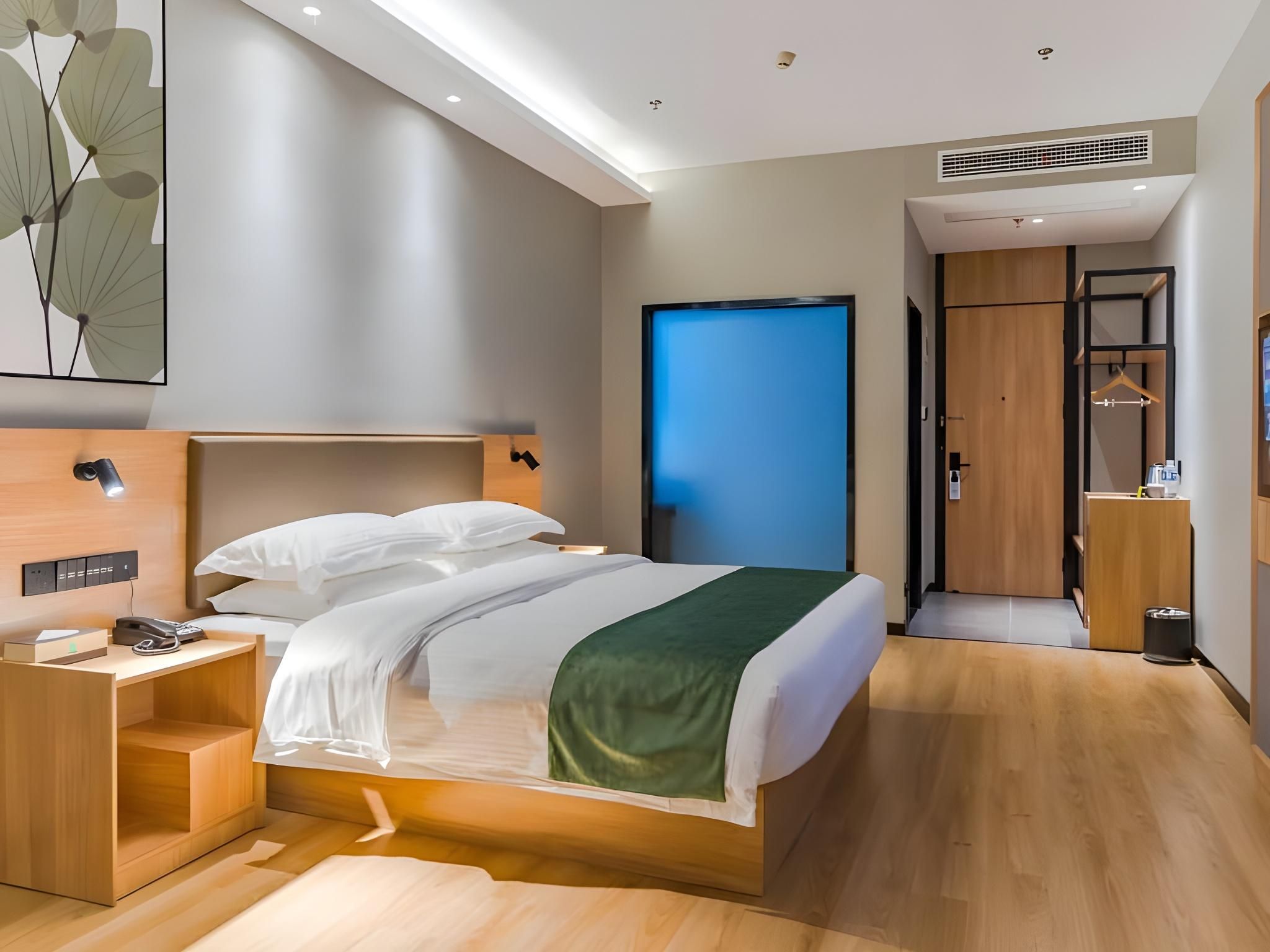 Business Queen Room