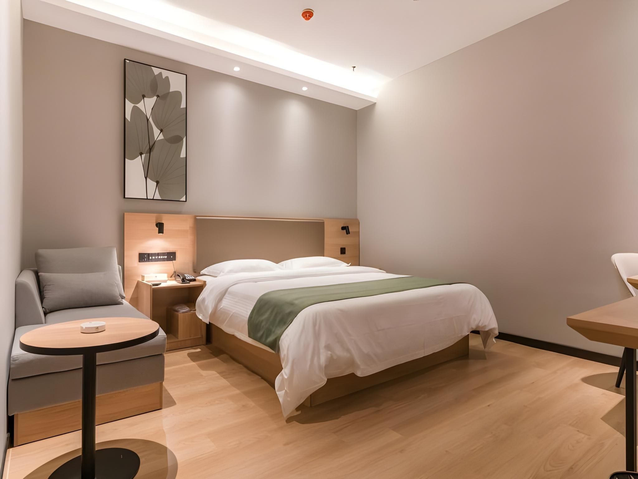 Hotel Queen Room