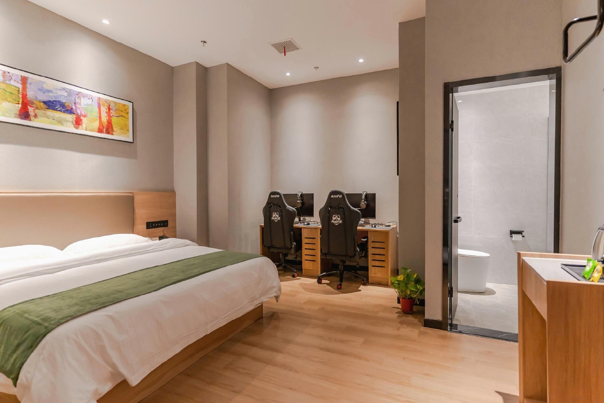 Hotel Queen Room