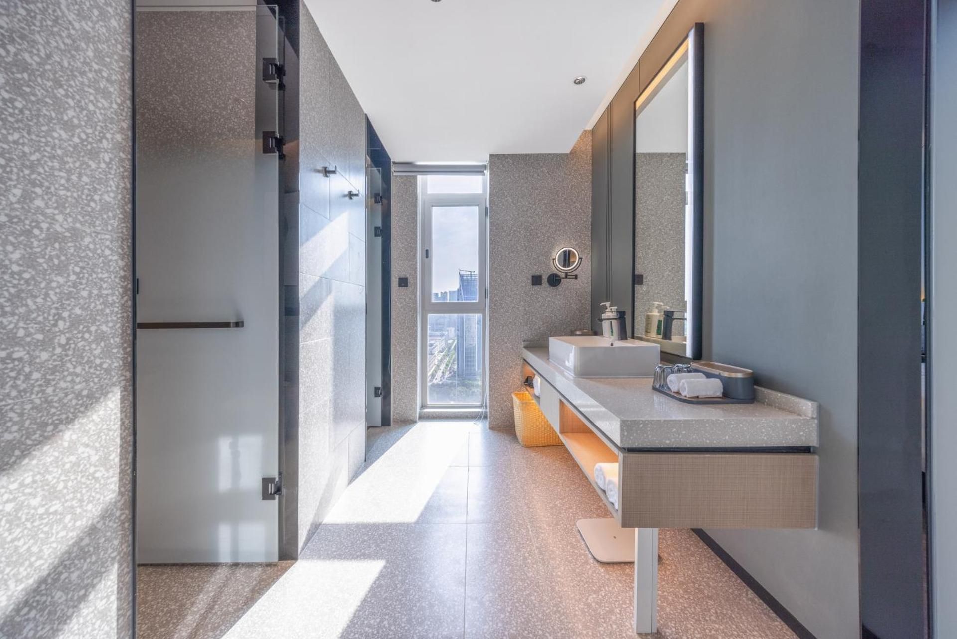 Jimu Suite with Bathtub