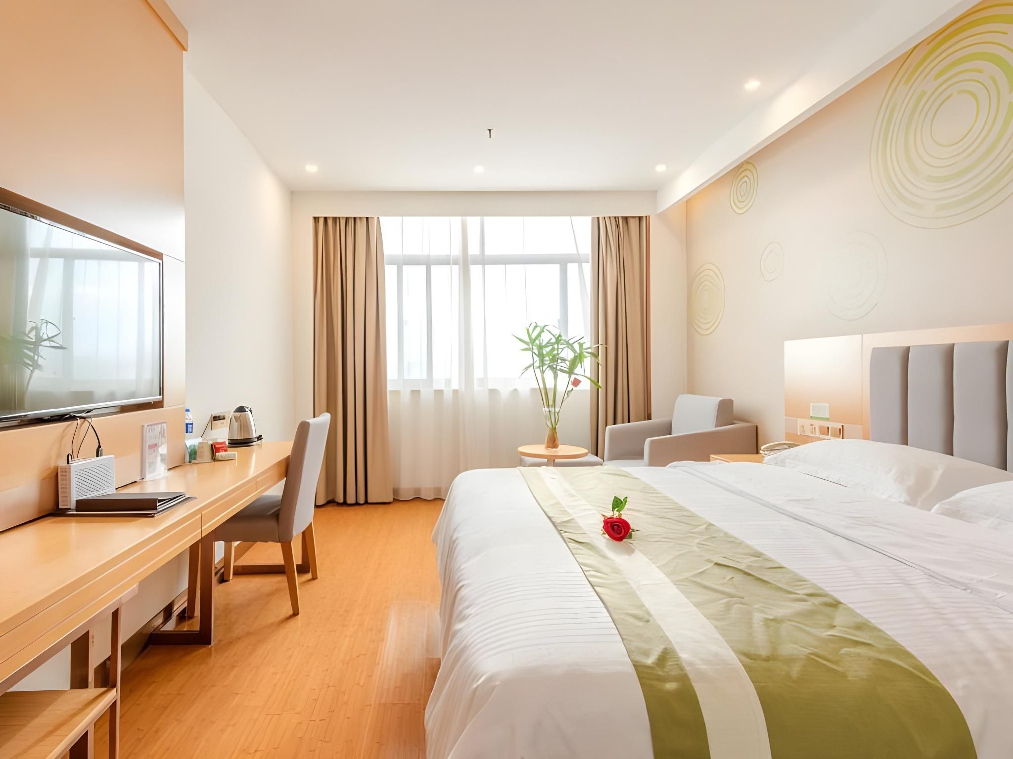 Feature Queen Room