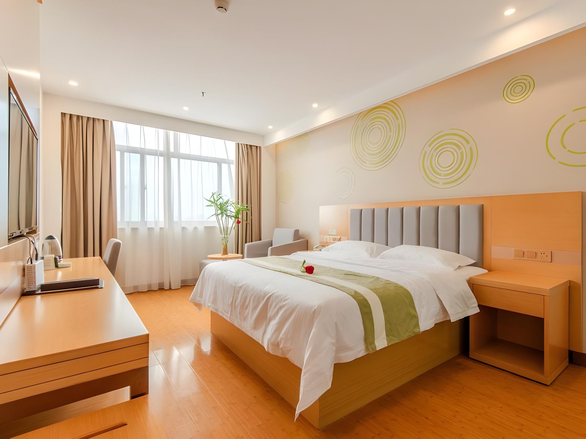 Feature Queen Room