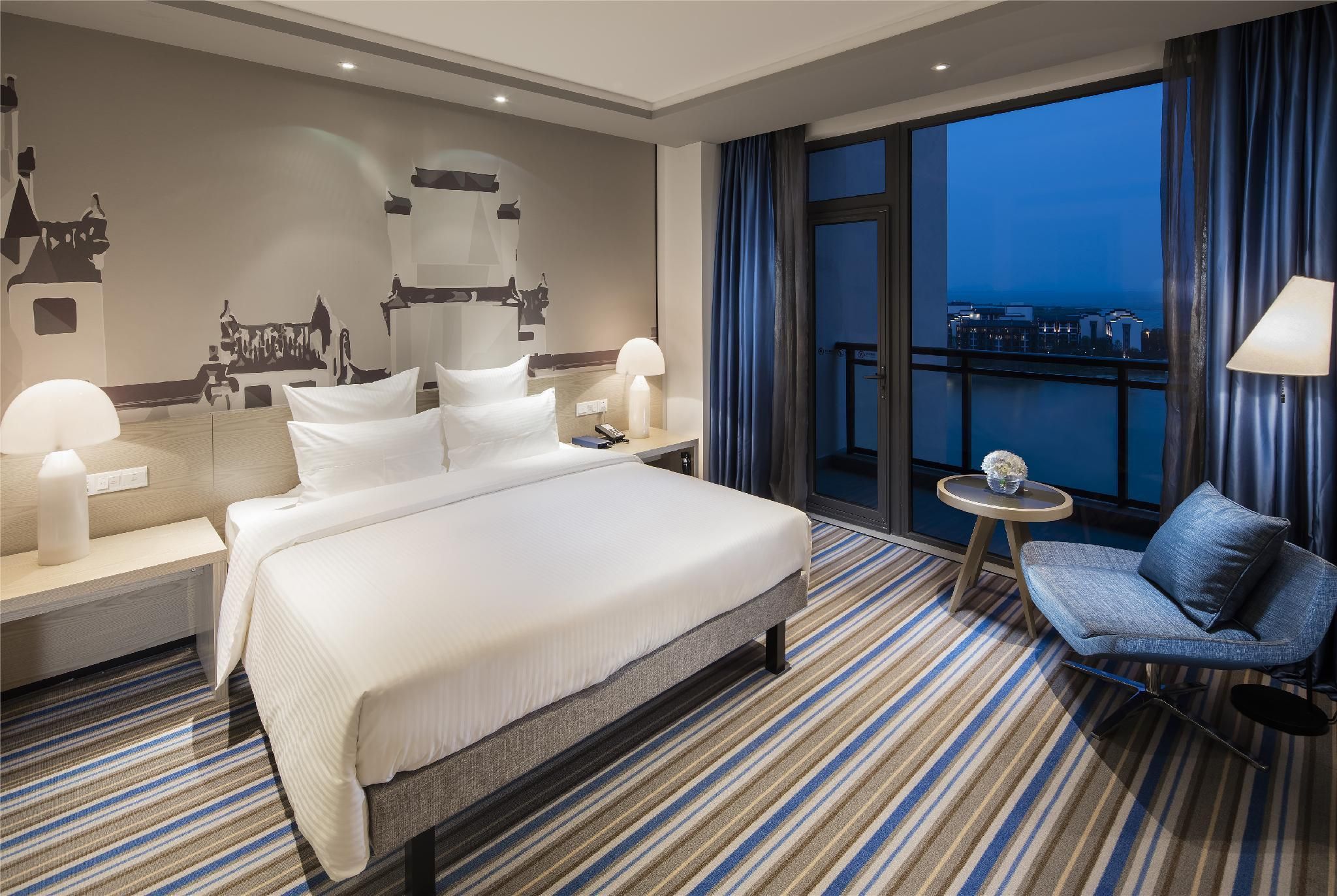 Superior Room 1 King Bed