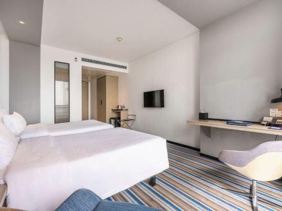 Deluxe Twin Room with Lake View