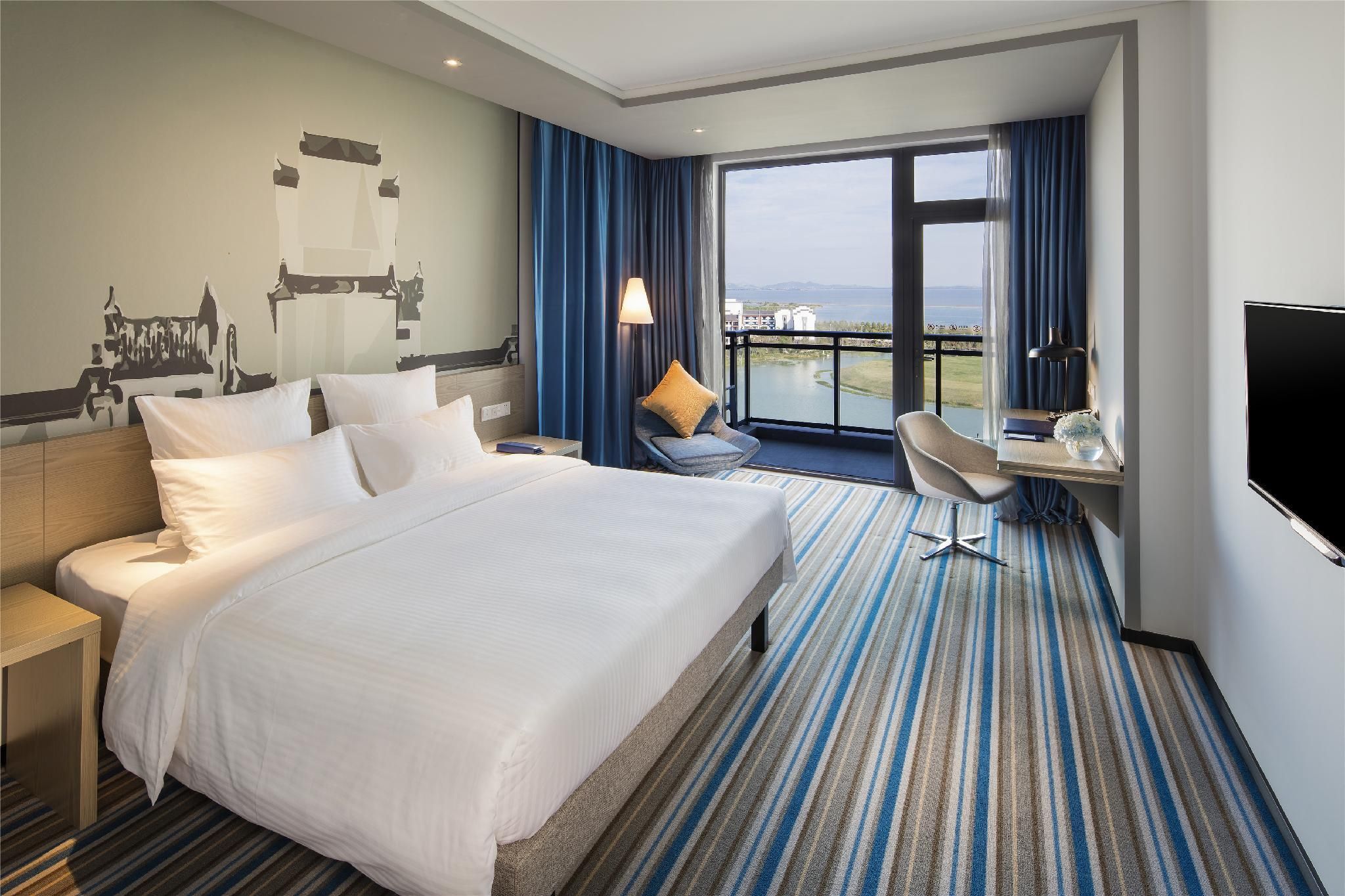 Superior Room 1 King Bed