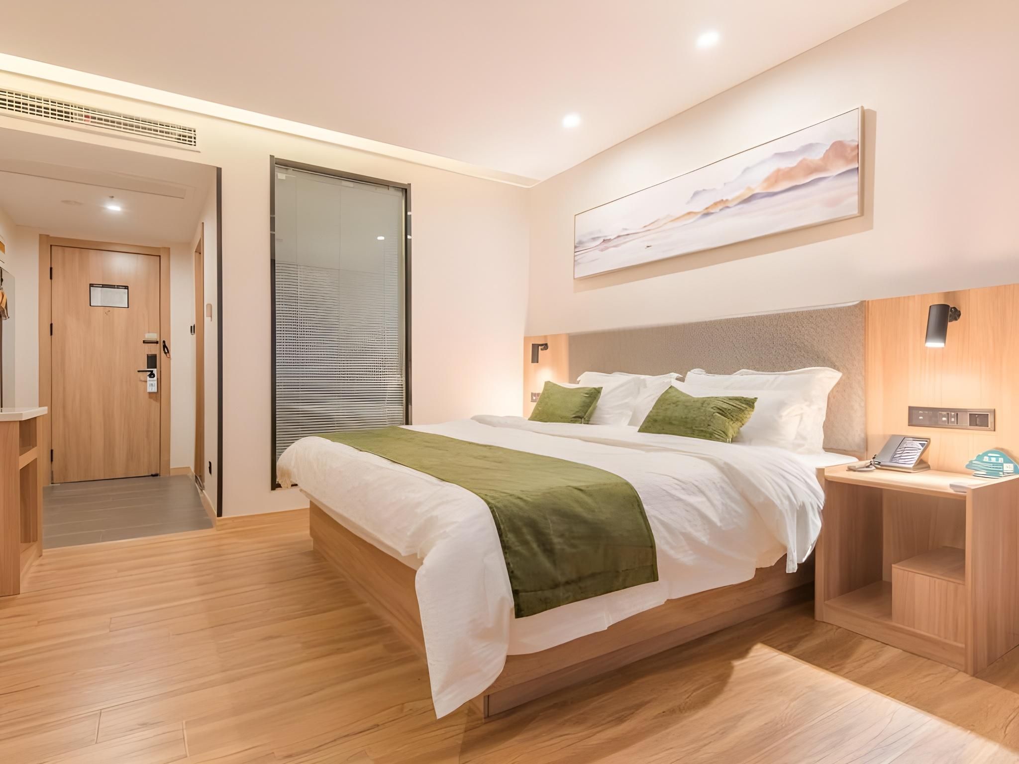 Feature Queen Room