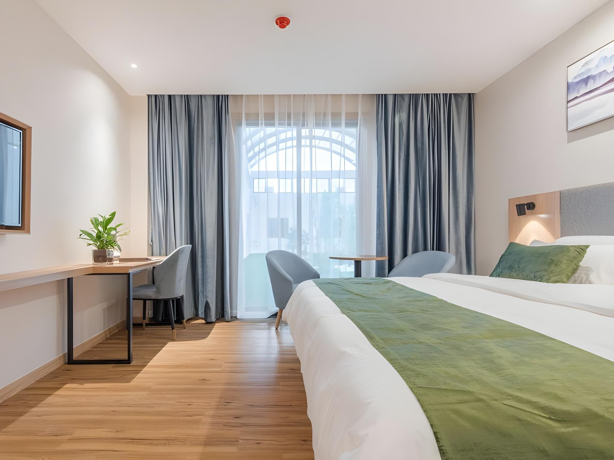Hotel Queen Room