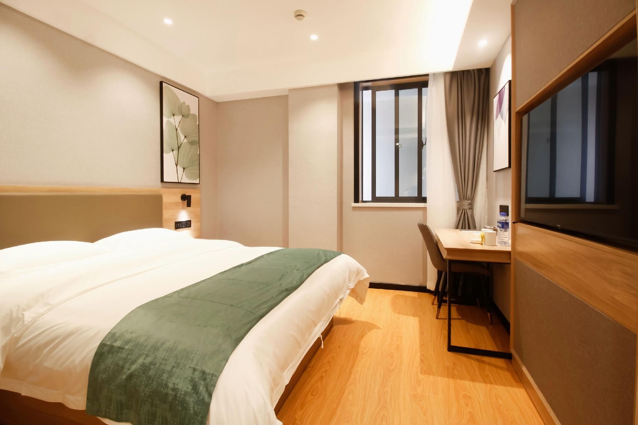 Hotel Queen Room