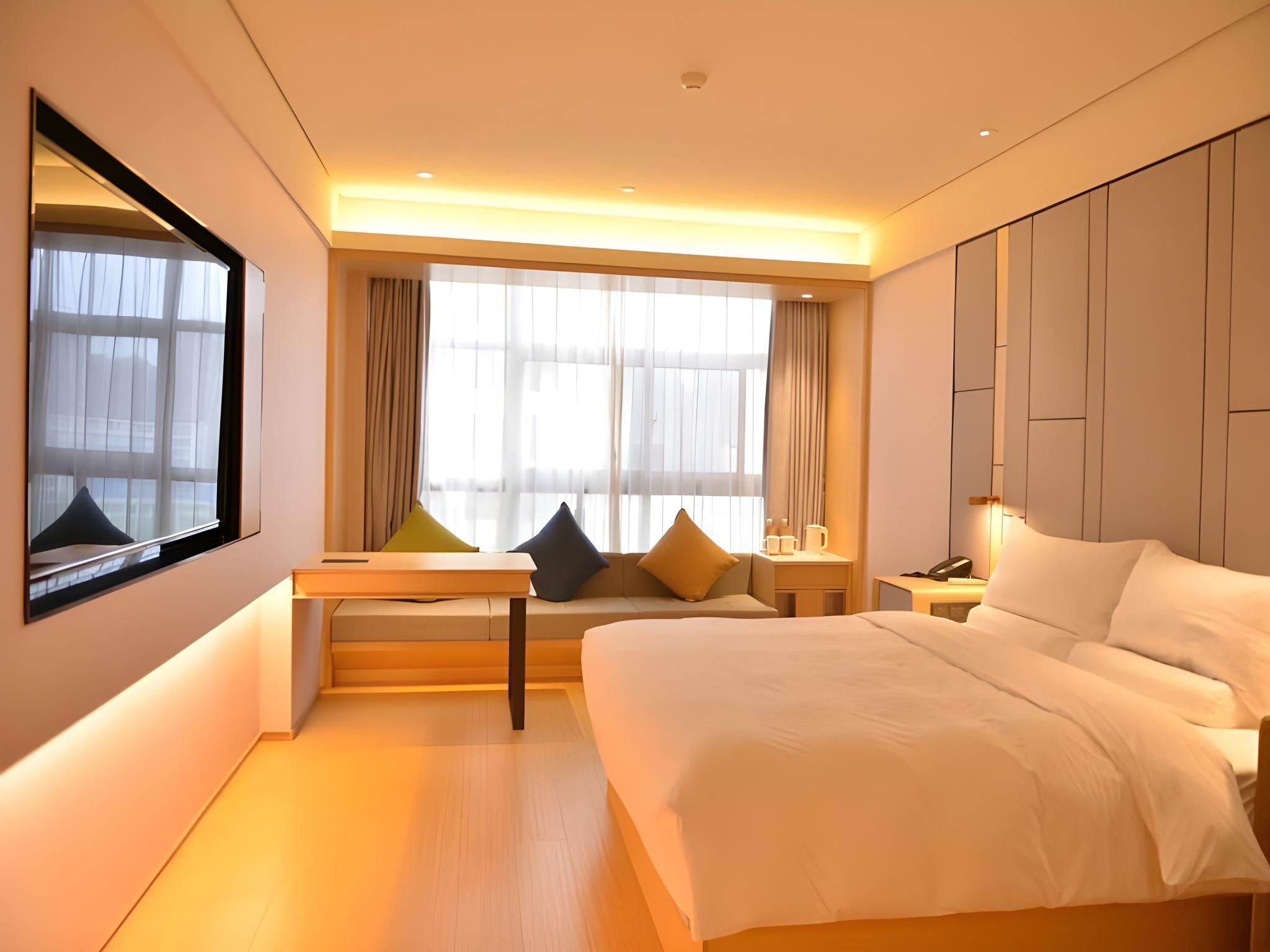 Feature Queen Room