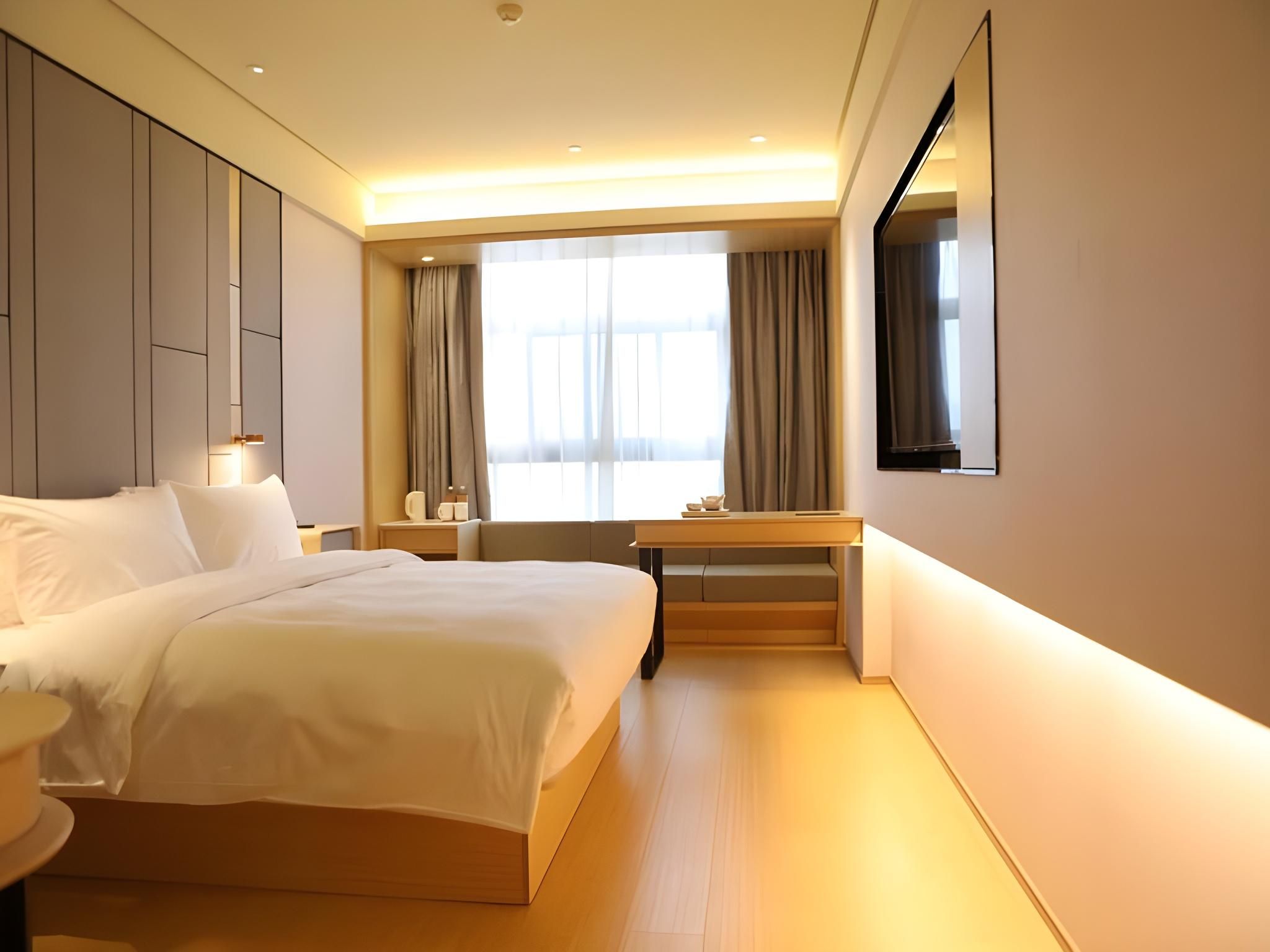 Queen Deluxe Room