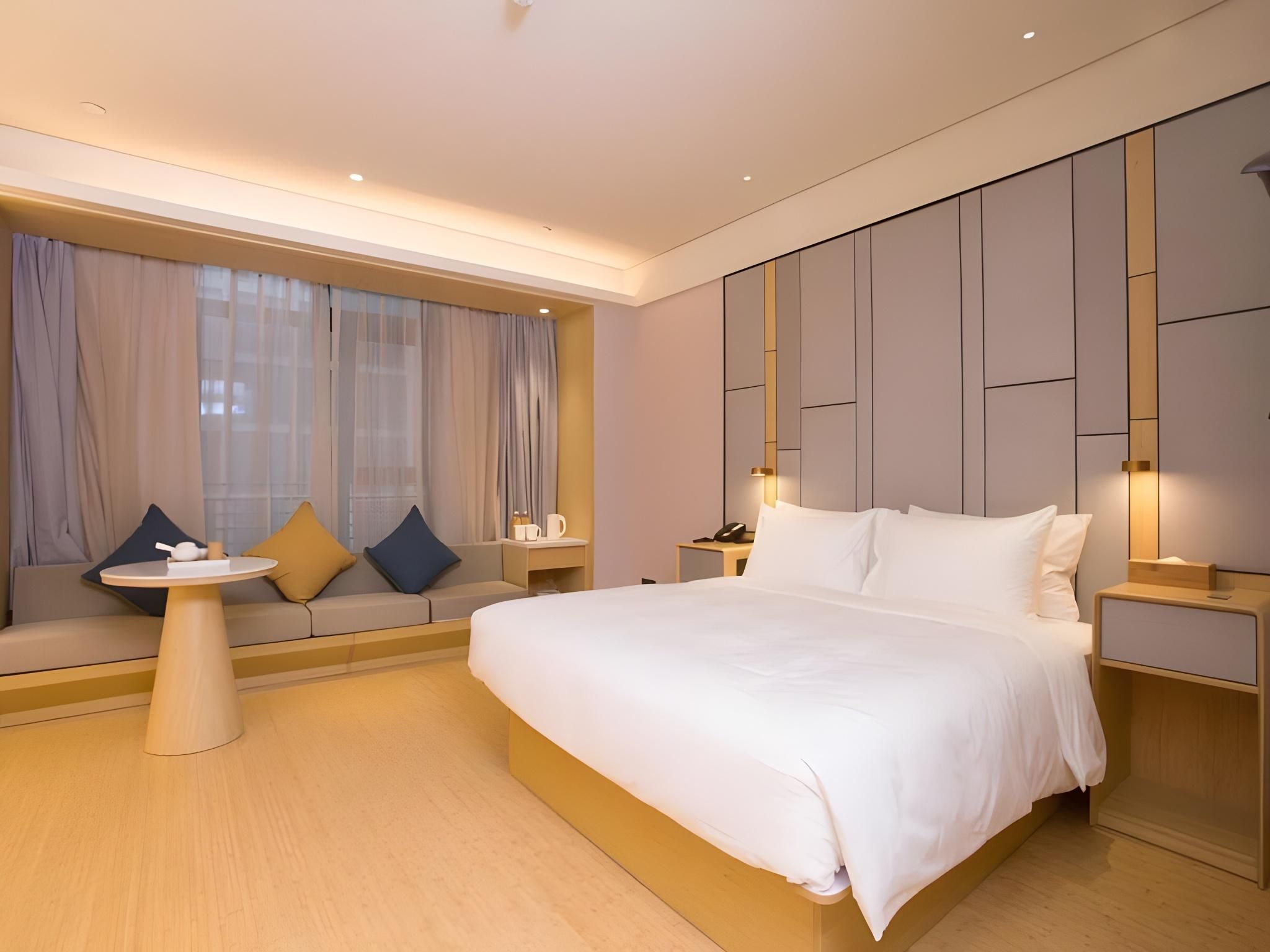 Queen Deluxe Room