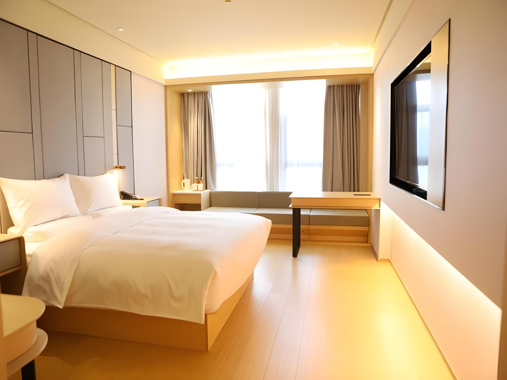 Feature Queen Room